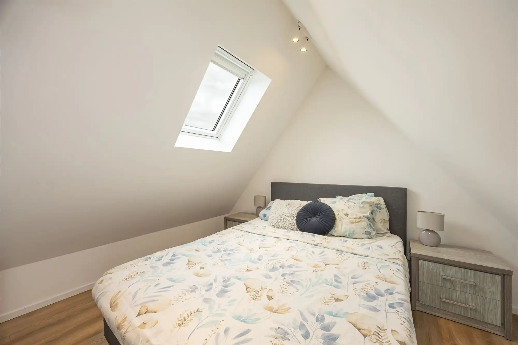 Instapklaar huis met drie slaapkamers en tuin  foto 18
