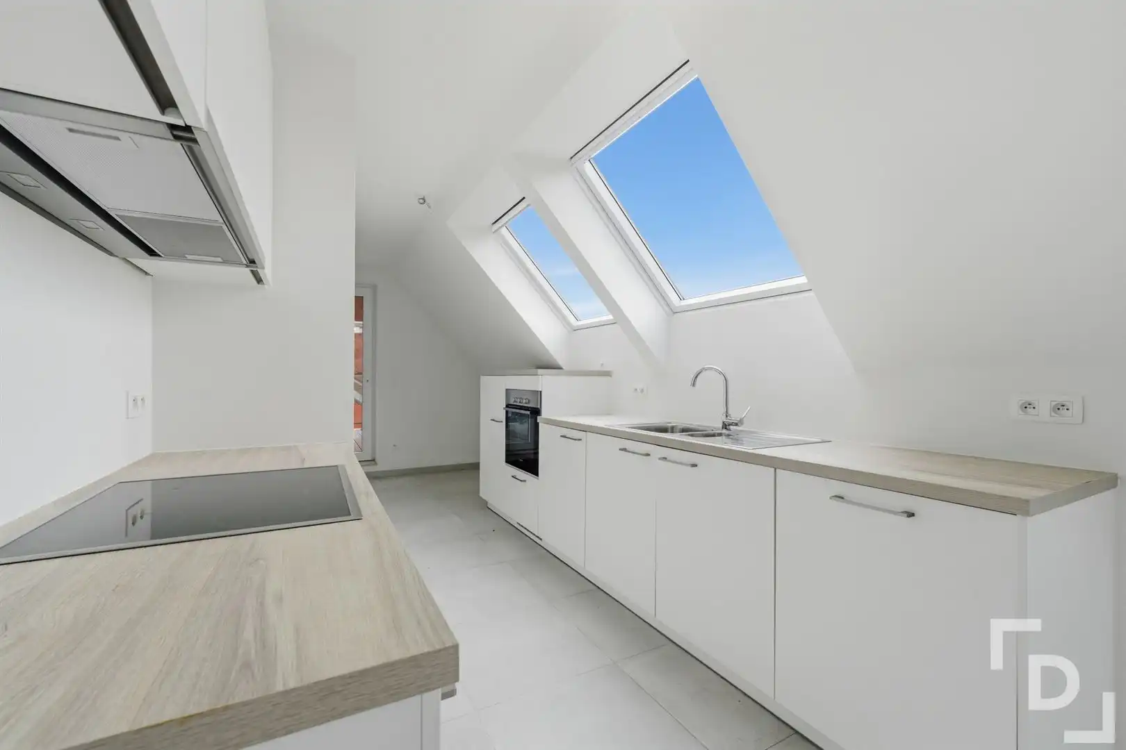 Nieuwbouwappartement met 2 terrassen en garage te koop in het hart van Proven. foto 4