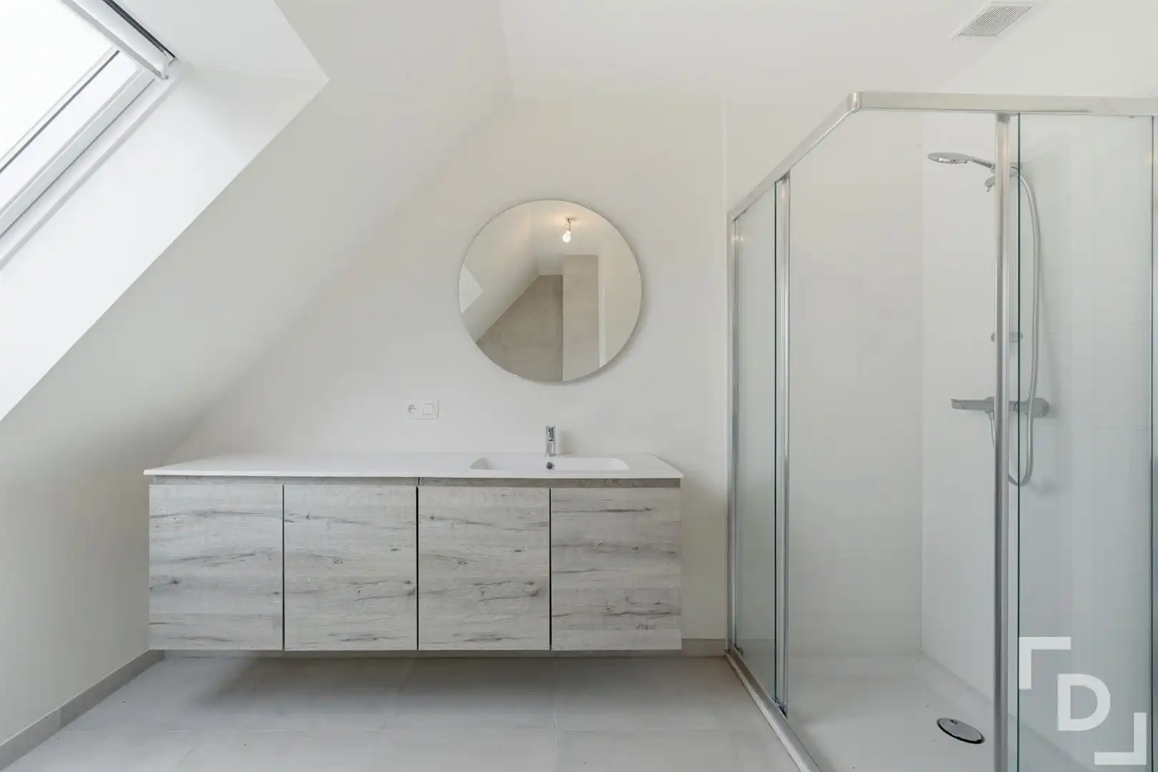 Nieuwbouwappartement met 2 terrassen en garage. foto 4