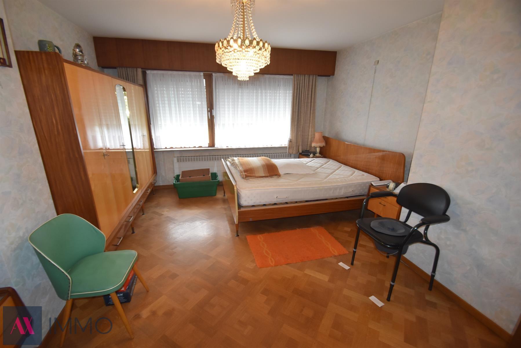 Centr. en rustig gel.woning met 3 slpk., gar., tuin en oprit op 4 are 80 ca foto 13