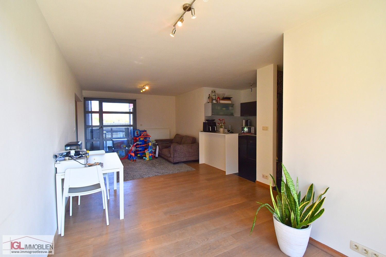 Recent appartement met 2 slaapkamers en grote garage in het centrum van Vlezenbeek foto 5