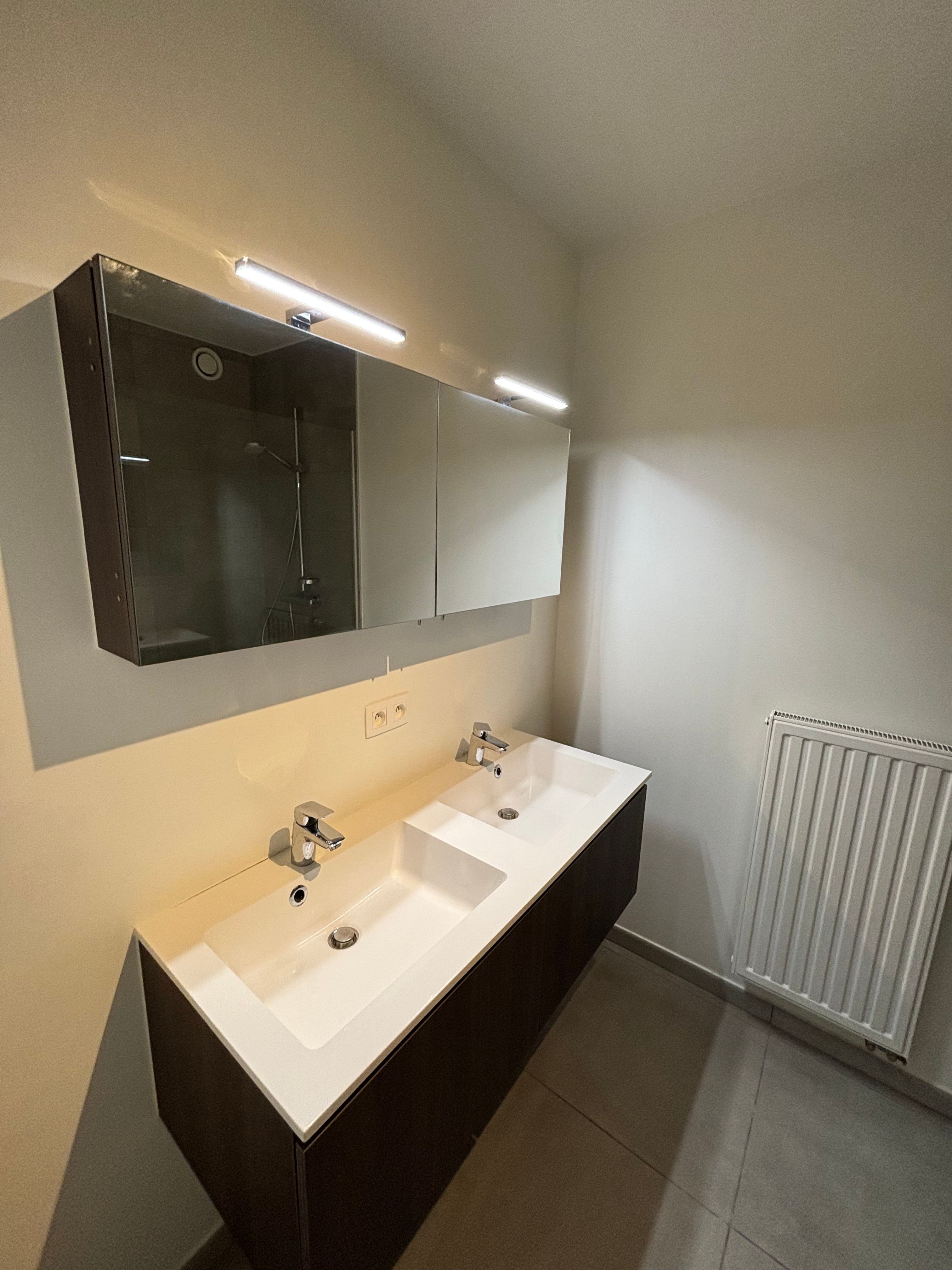 Modern en energiezuinig appartement (EPC A) met 2 slaapkamers, 2 parkeerplaatsen met laadpaal – onmiddellijk beschikbaar foto 14