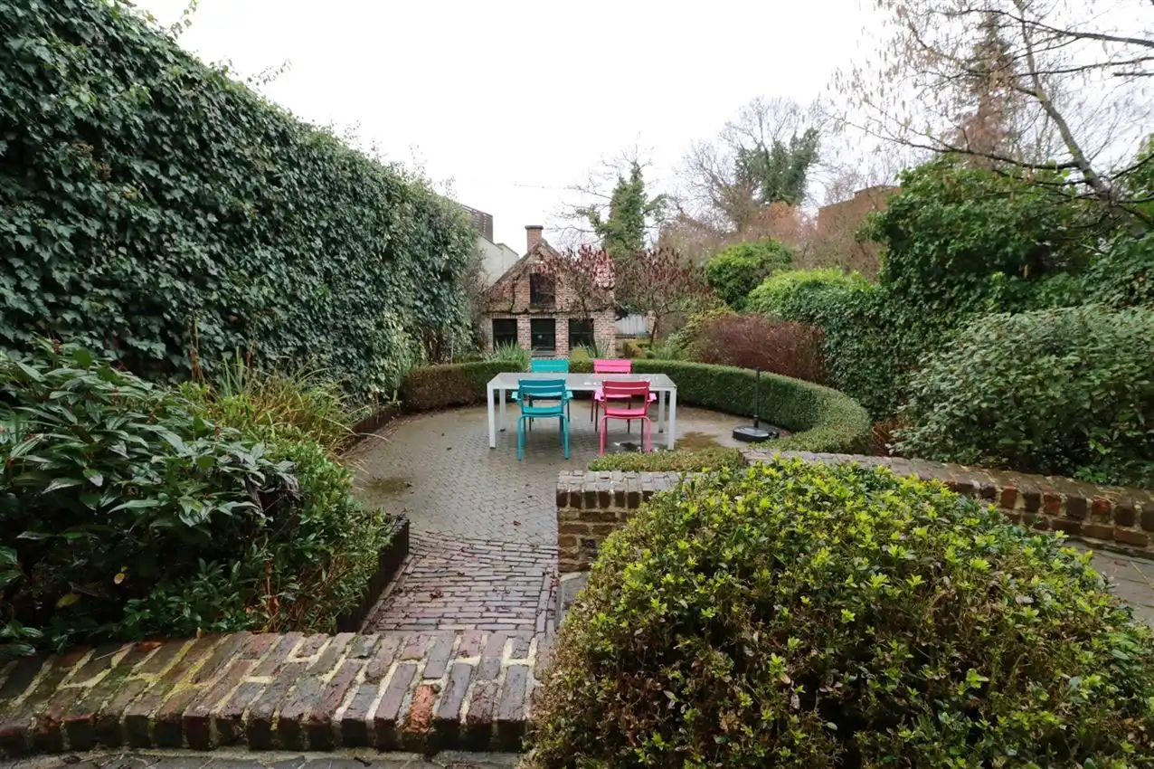 Voormalige patriciërswoning met 3 slpk., prachtige tuin en garage foto 6