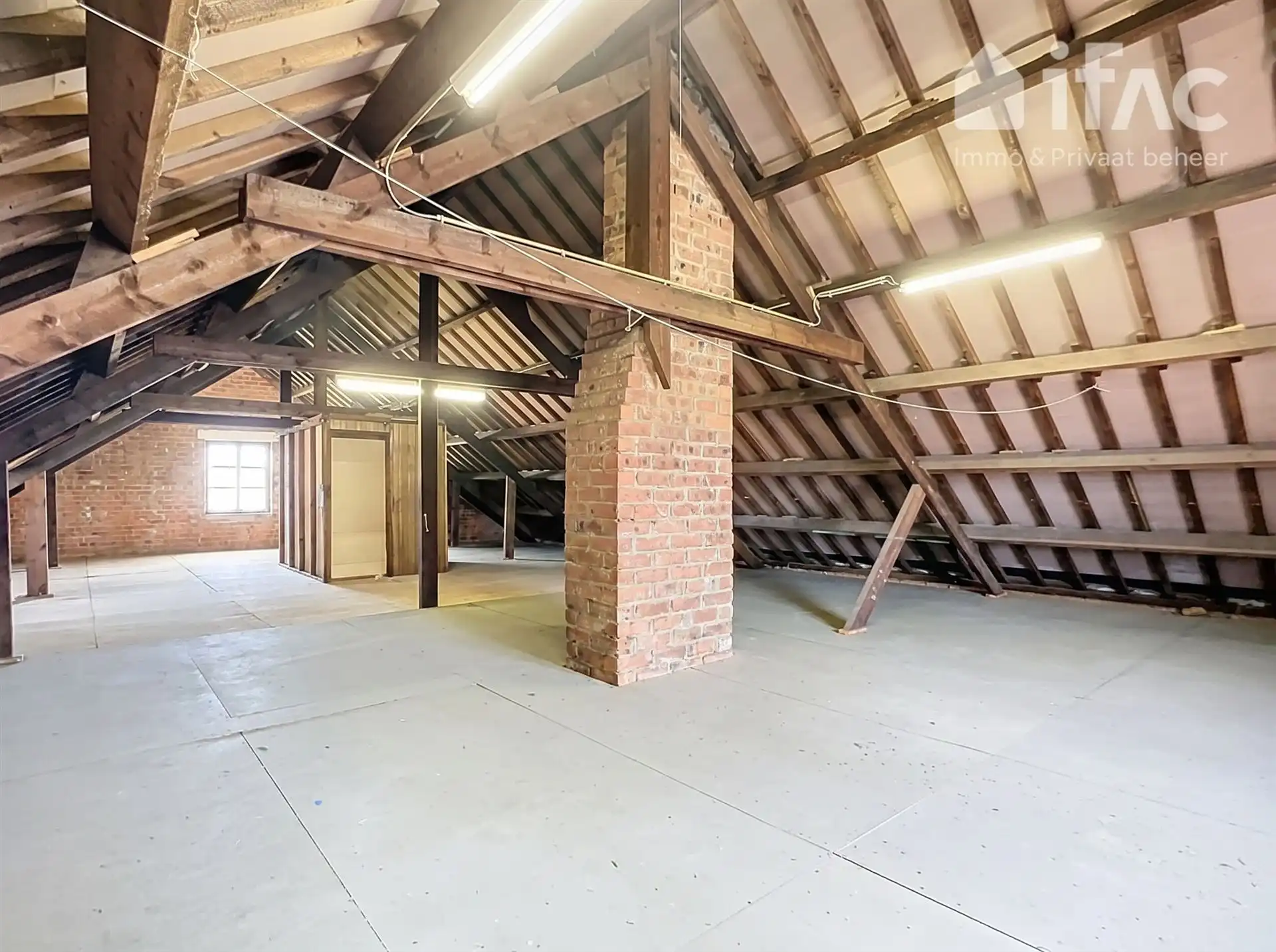 Heel ruime woning met 4 slpks, leefveranda, 54 zonnepanelen foto 33