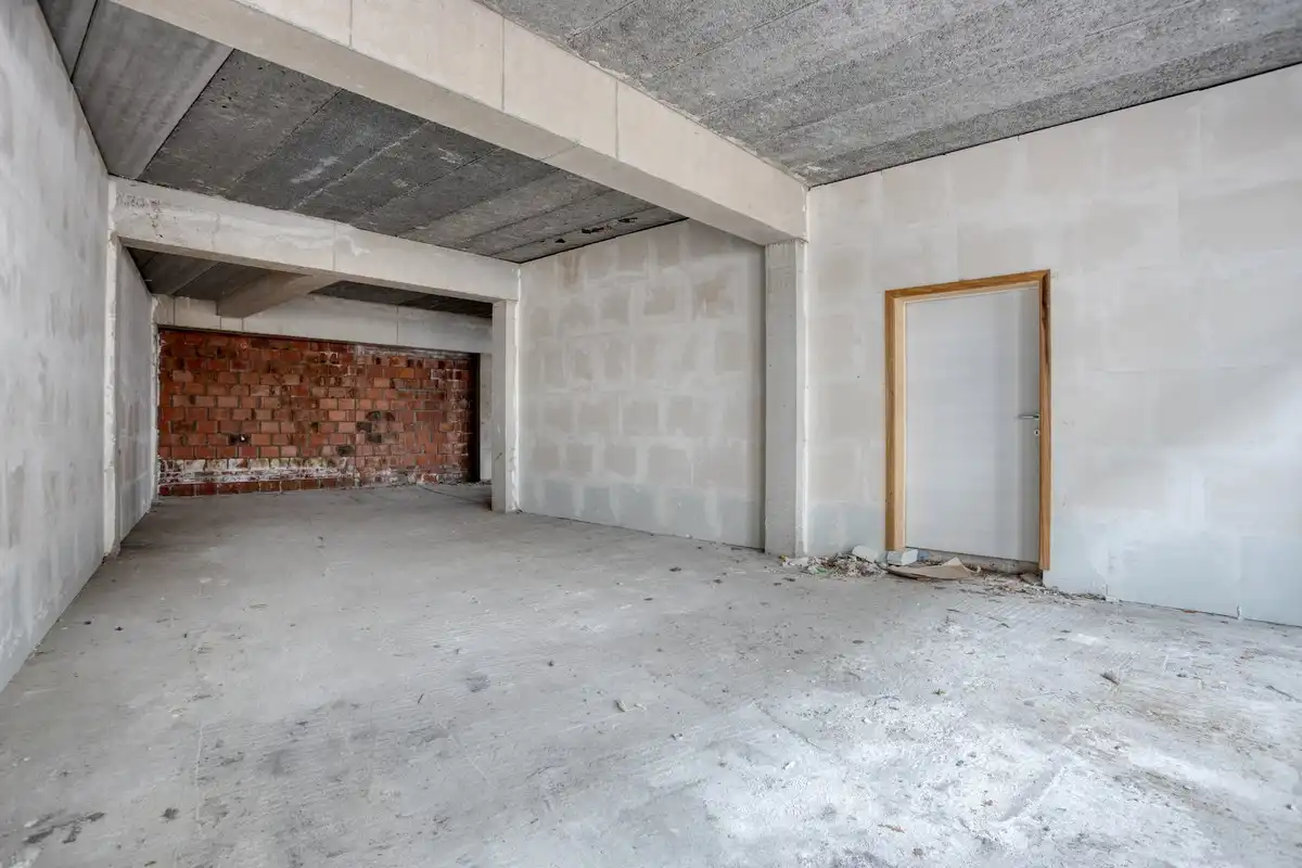 Casco kantoor-/handelsruimte van 724 m² met 7 parkings en kelderbergingen in het centrum. foto 22