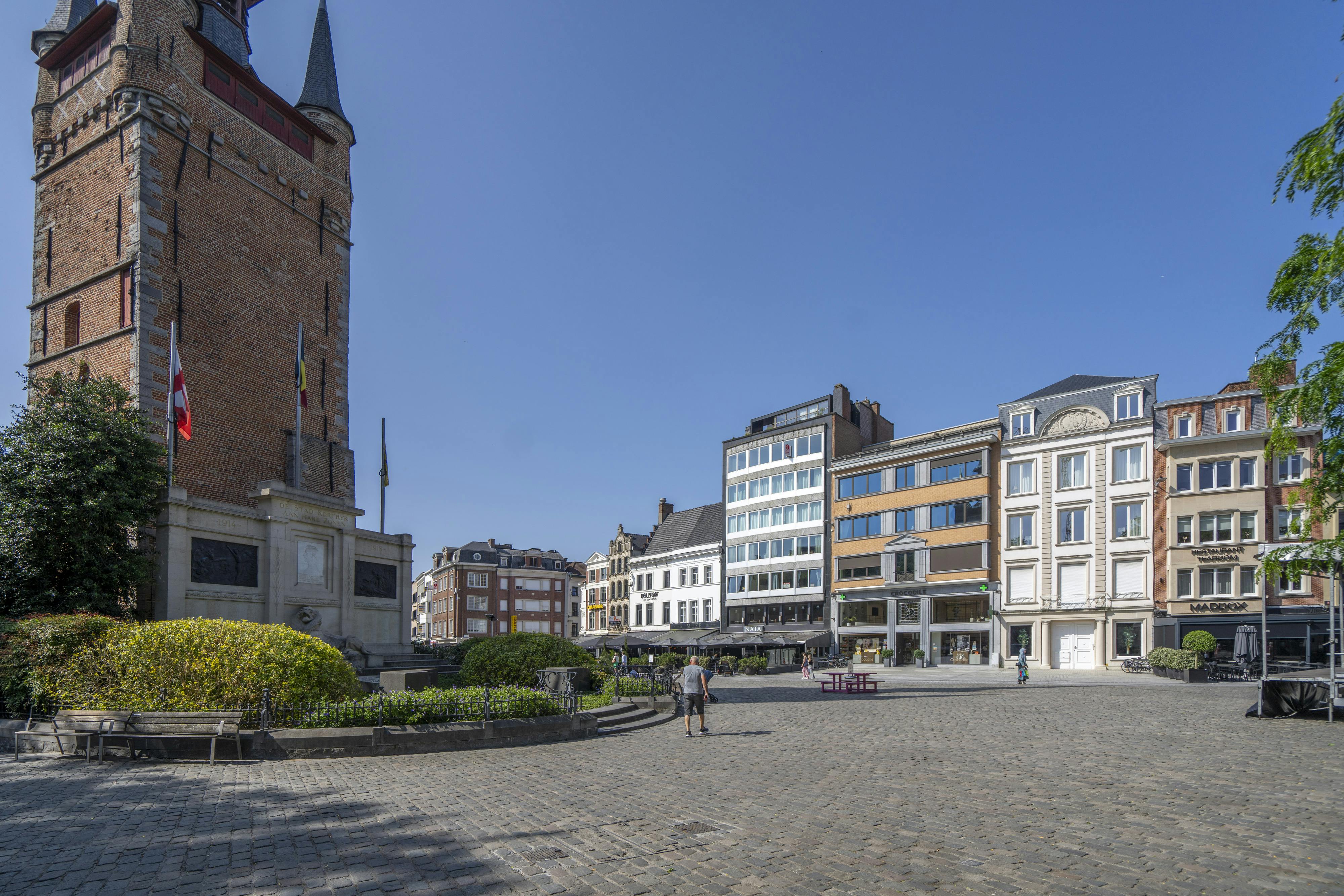 Ruim Appartement met zicht op de Grote Markt van Kortrijk foto 12