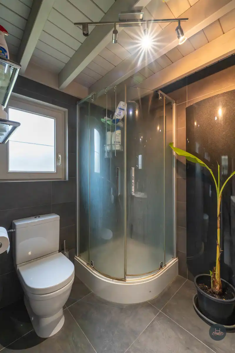 Instapklare vakantiewoning op prachtperceel van 13a22ca foto 9