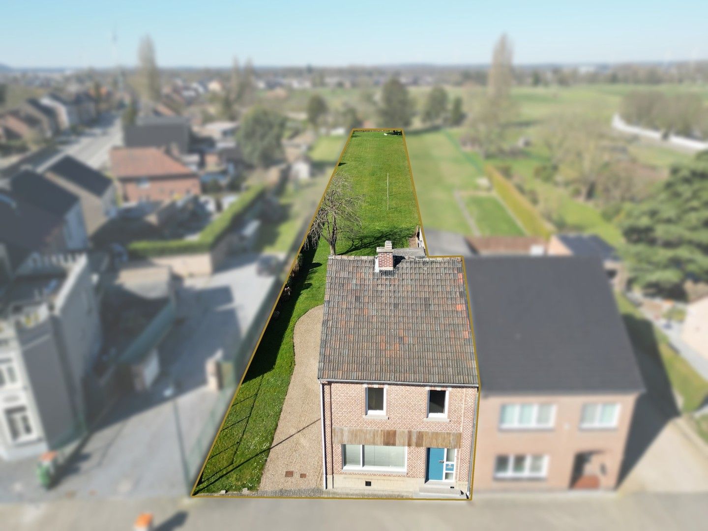 Te renoveren half-open woning met 3 slpks op een perceel van 20a 75ca vlakbij de Nederlandse grens foto 2