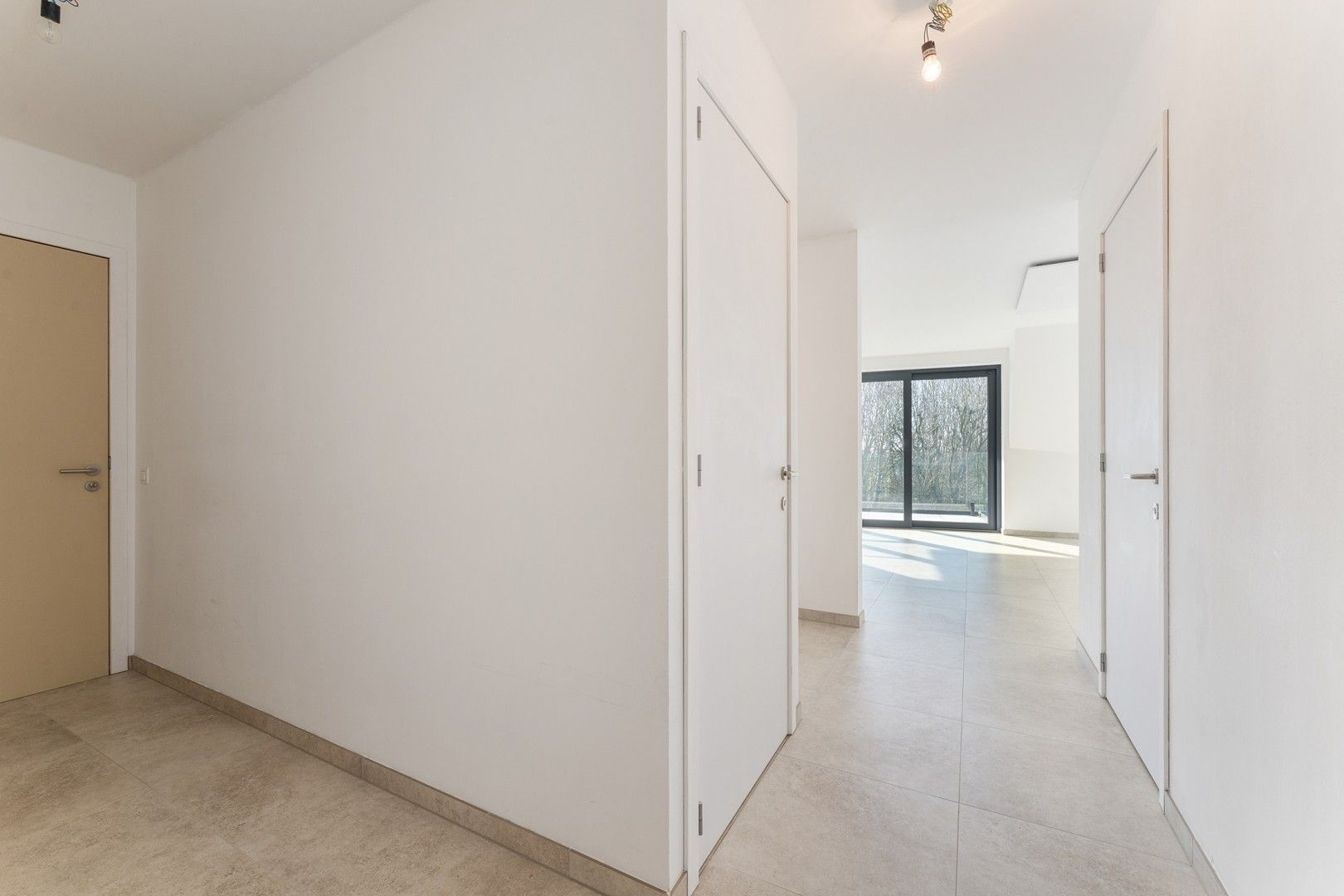 Ruim recent nieuwbouwappartement met terras aan de stadsrand - mog. tot huren van garagebox foto 9