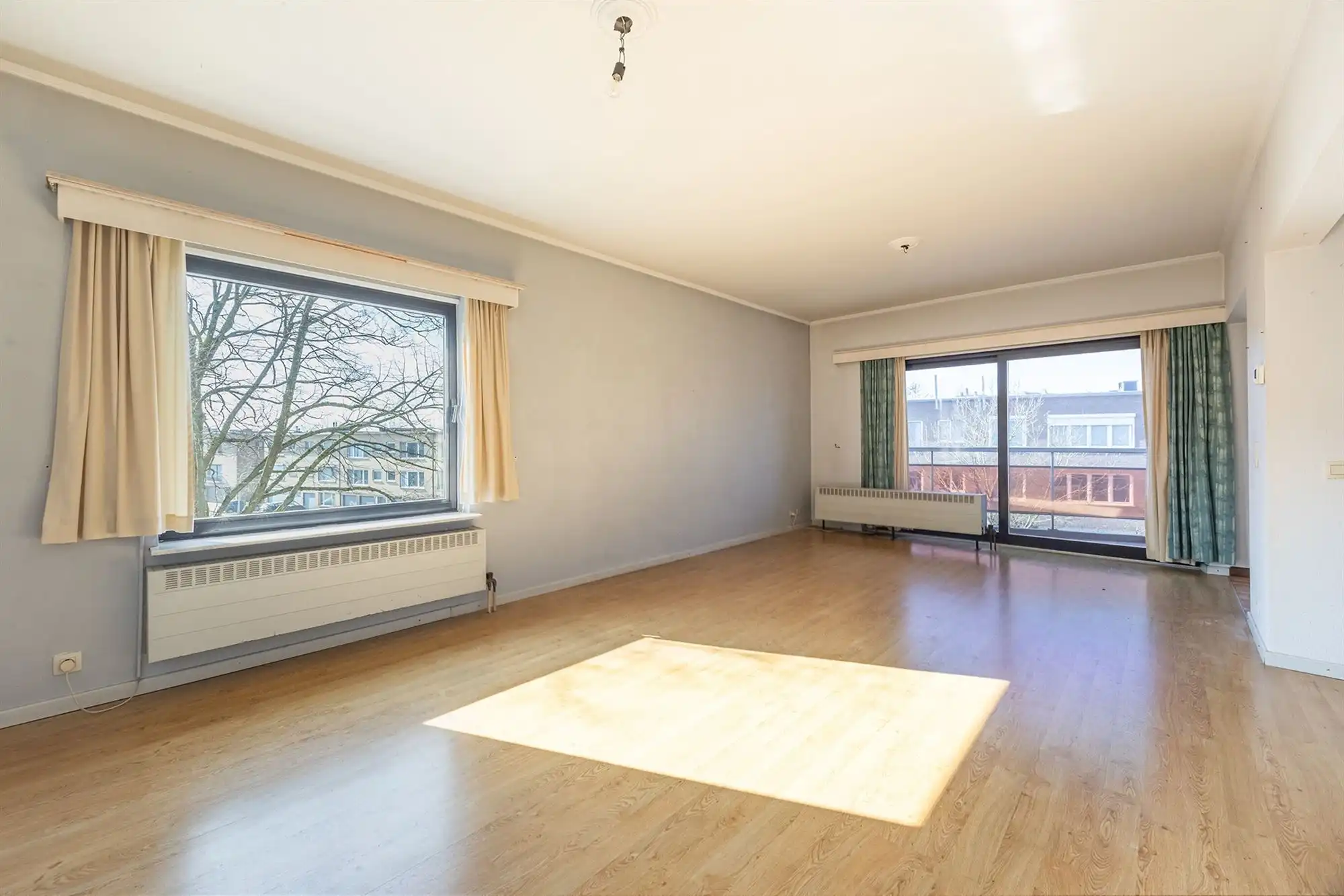 Op te frissen éénslaapkamerappartement met terras  foto 2