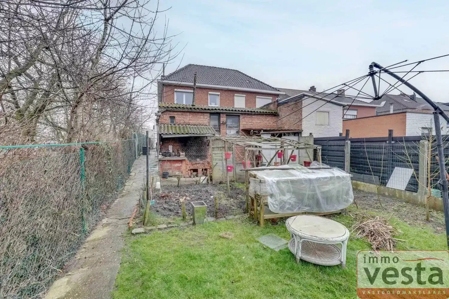 Ruime, te renoveren halfopen woning foto 27