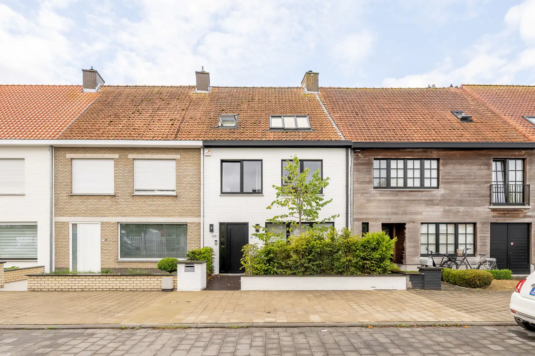 Charmante woning met zuidgericht terras in Oud-Knokke foto {{pictureIndex}}