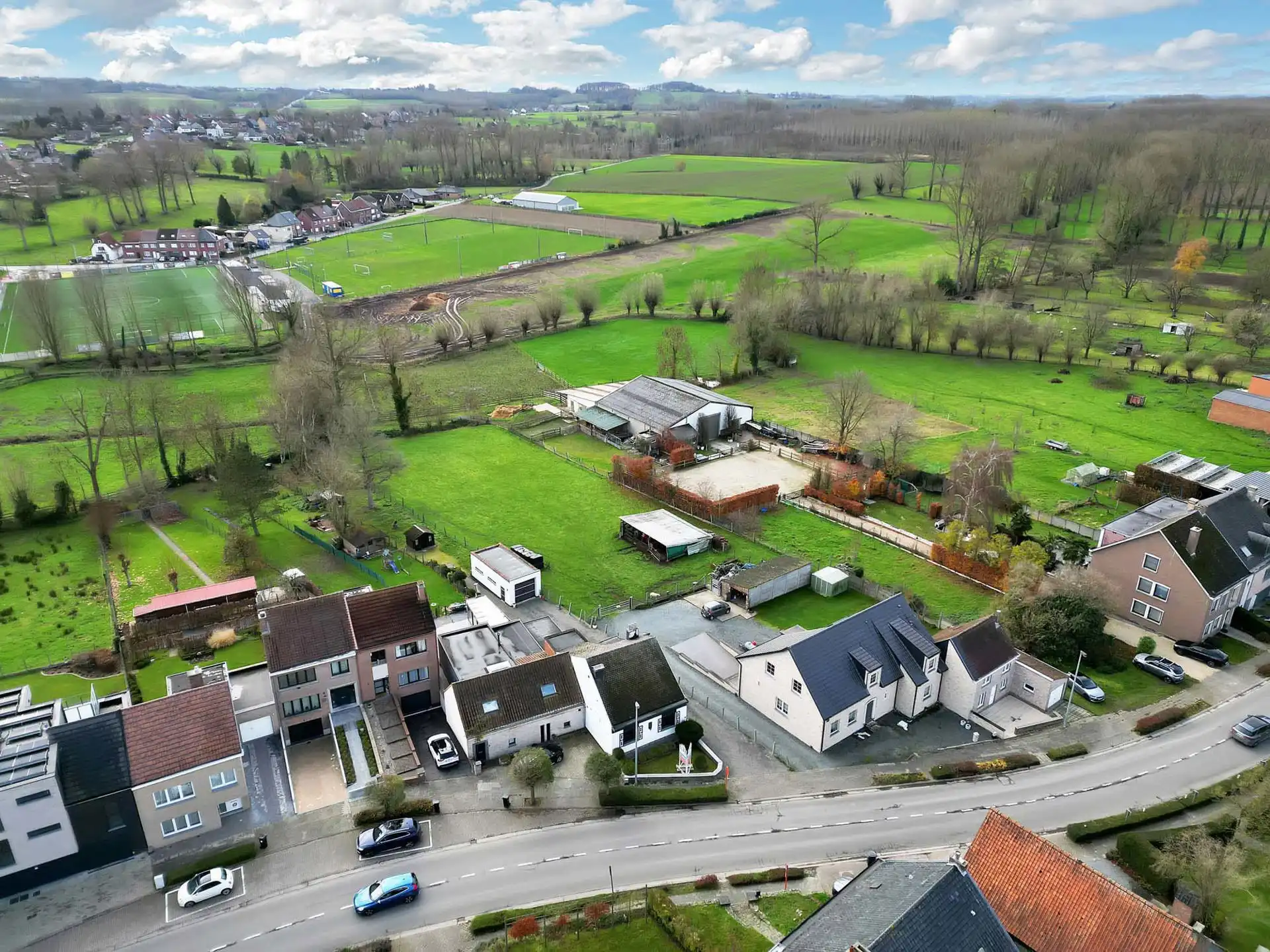 Te renoveren HOB met ruime garages en tuin foto 21