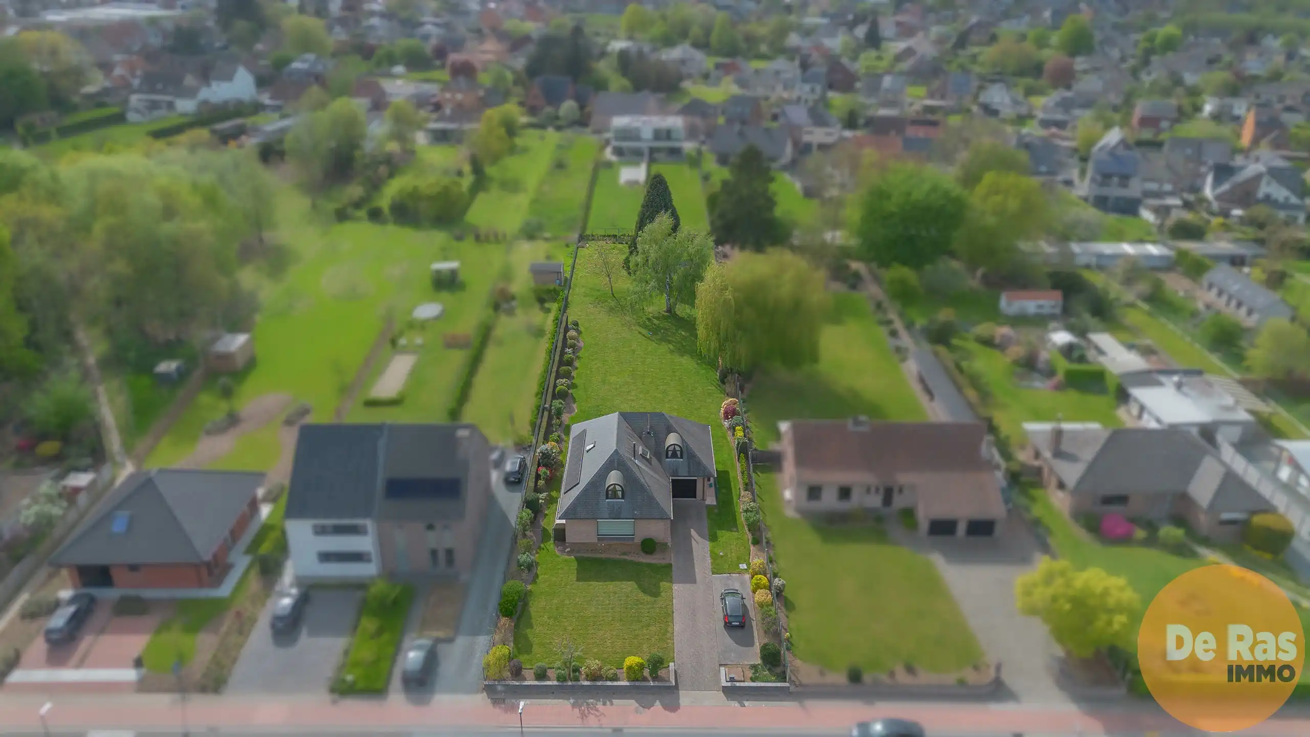 HEKELGEM –Mooie villa met 4 slaapkamers en schitterende tuin foto {{pictureIndex}}