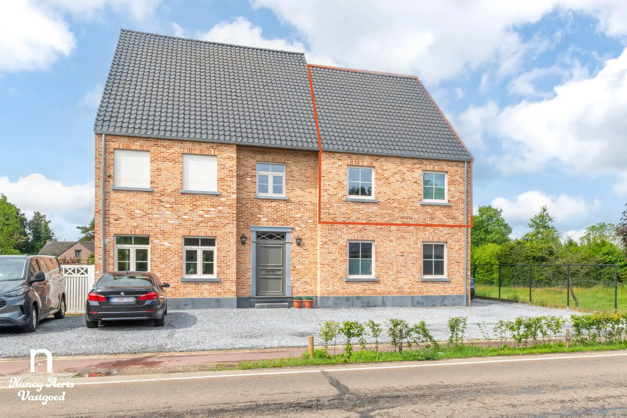 Instapklaar duplex-appartement met terras en 2 parkings foto 2