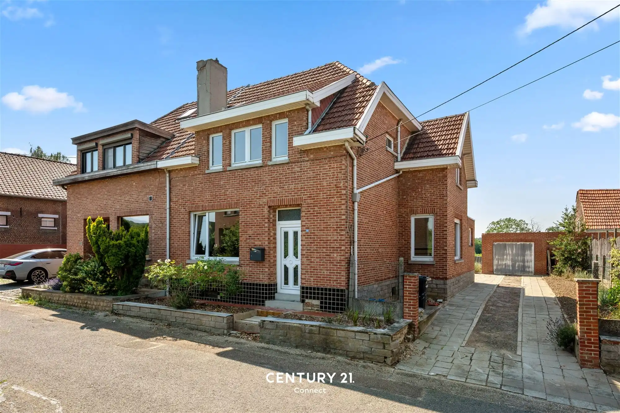 Hoofdfoto van de publicatie: Te renoveren karaktervolle HOB te Linden.
