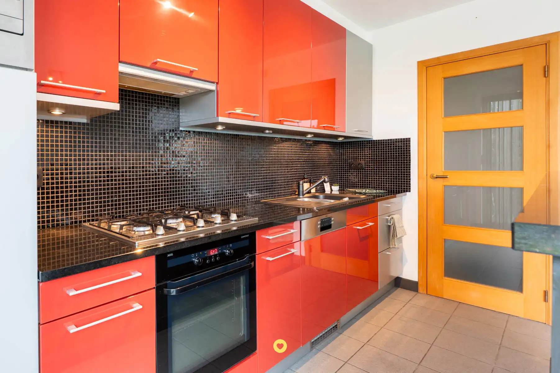 Gelijkvloers 1-slaapkamer app met private tuin en garagebox foto 5