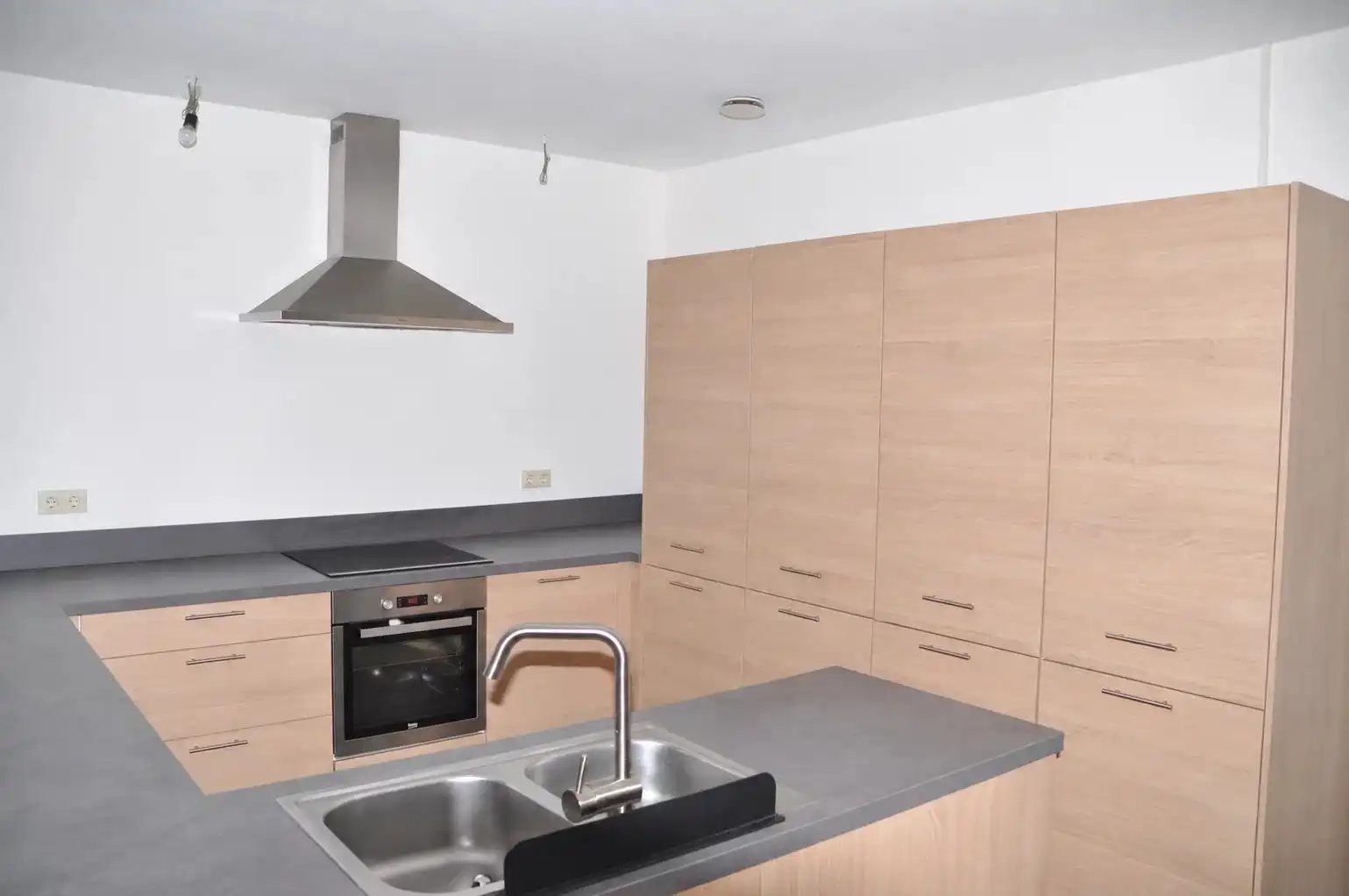 VERRASSEND RUIMEWONING MET 3 SLPK'S  MET ZONNEPANELEN OP CENTRALE LIGGING IN LUMMEN foto 7