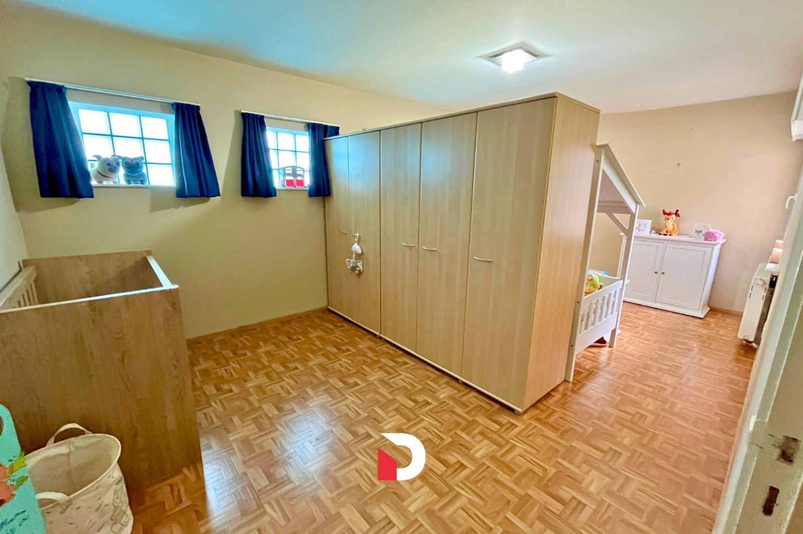 Ruime half open woning met 3 slaapkamers en prachtige tuin foto 8