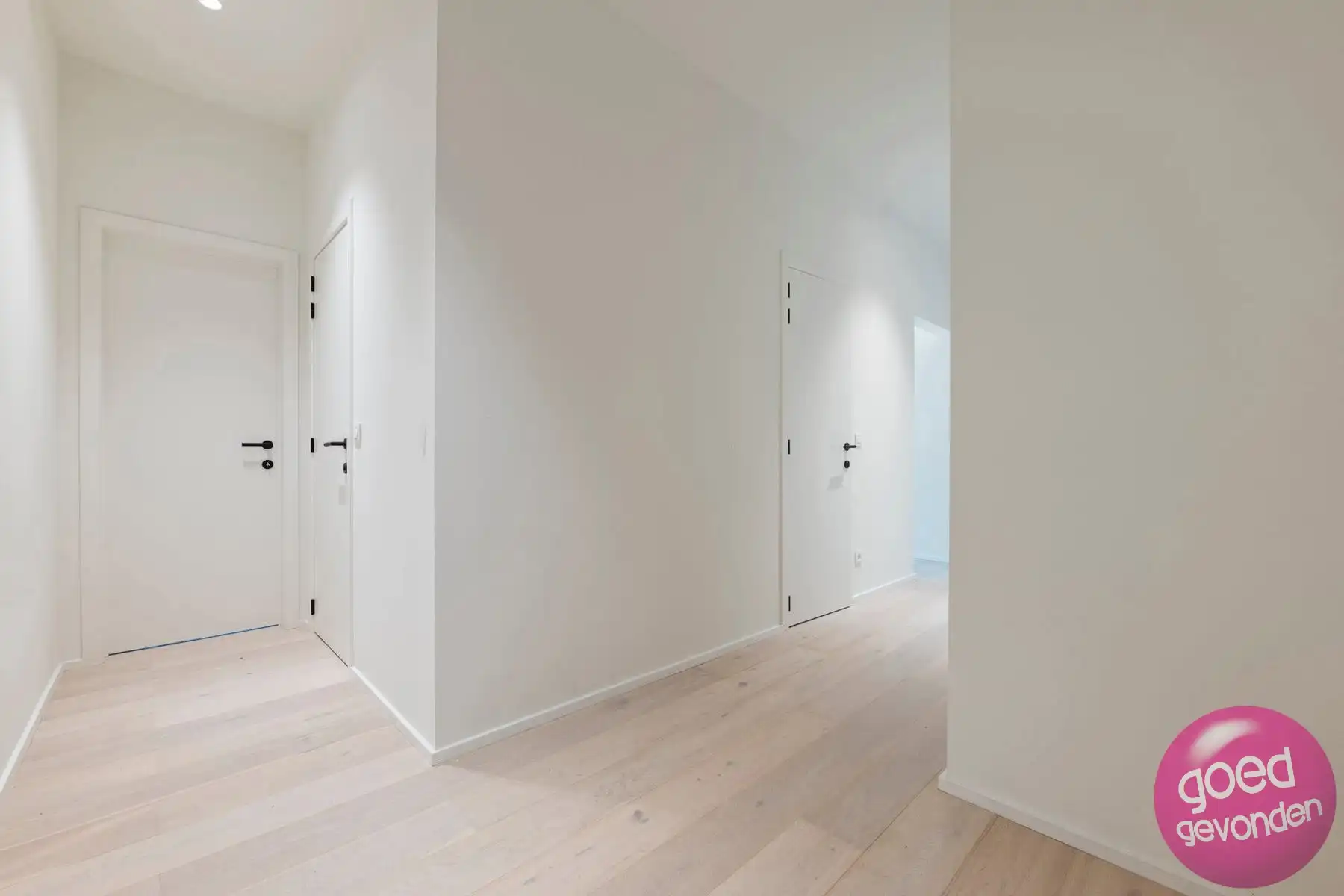 NIEUW APP - 1of2 SLK - TERRAS - KELDER - CENTRUM - GEEN BTW foto 2