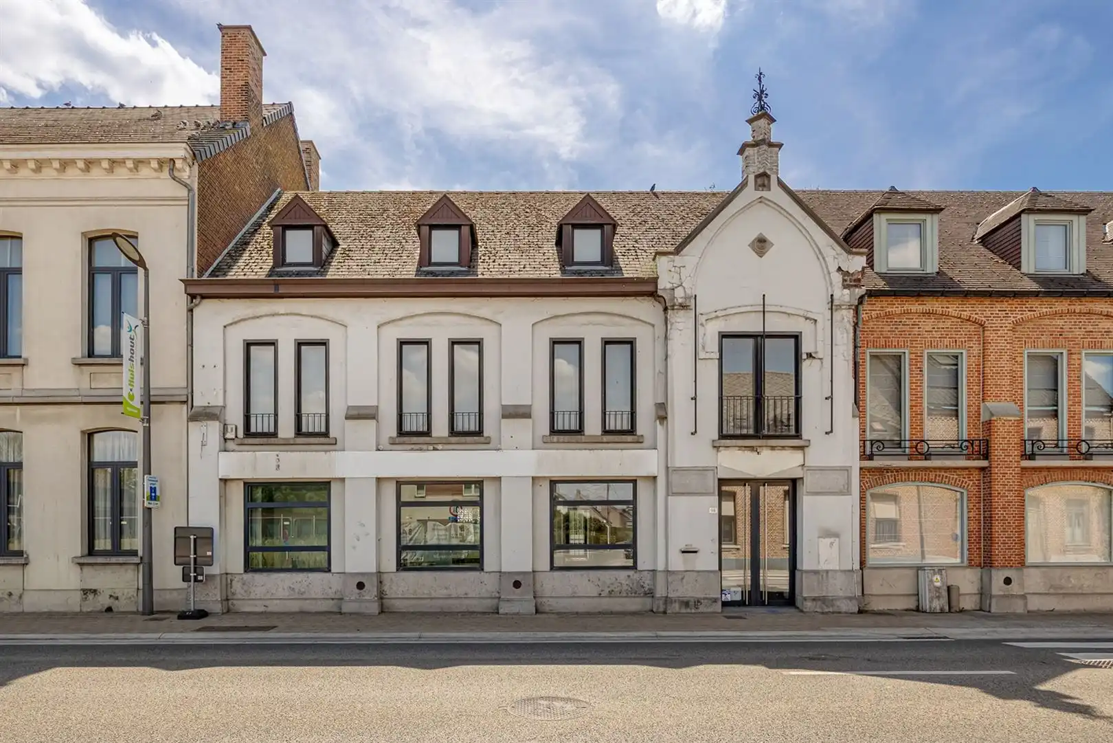 Grote woning in de dorpskern, met tuin en achter-uitweg. 'Must-see'! foto 2