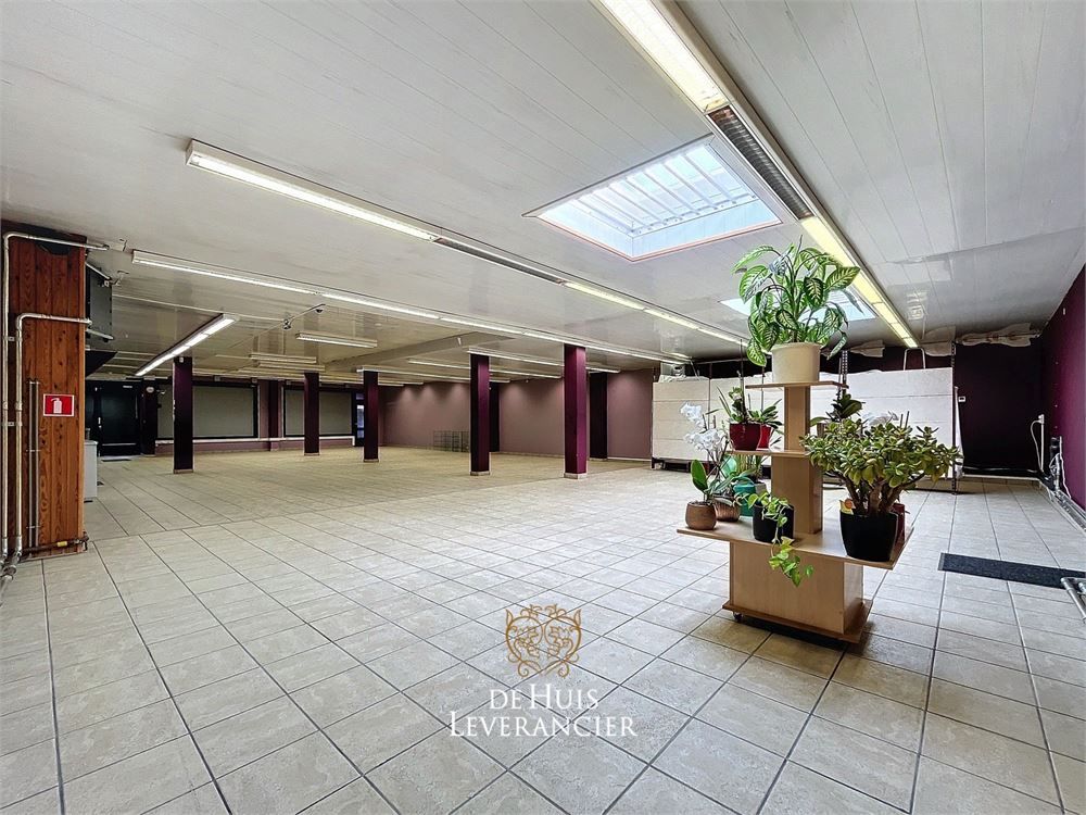 Ruime (253m) handelsgelijkvloers in het centrum van Kontich-Kazerne foto 4