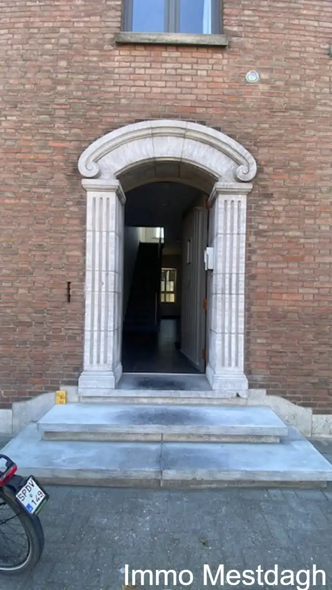 Prachtig gerenoveerd duplex appartement met terras in centrum Rummen foto 4