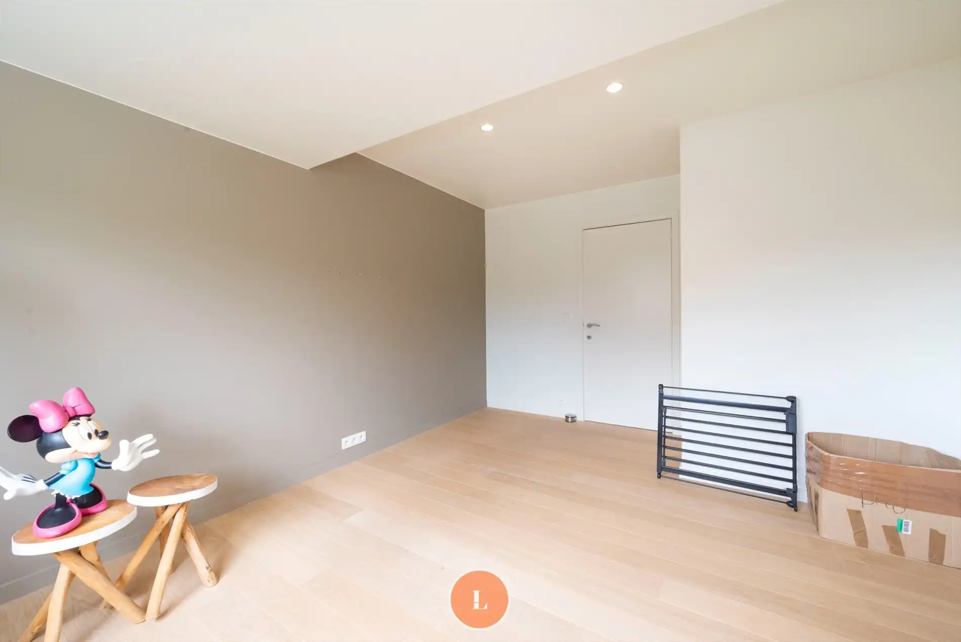 Villa met praktijkruimte en vijver op 1349m² foto 15