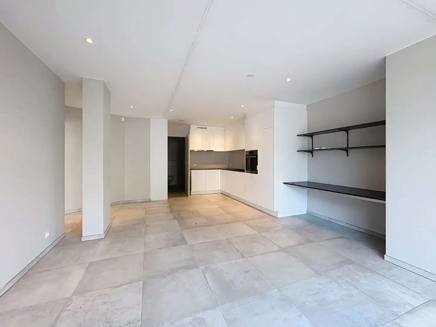 Handelspand met 1 slaapkamerappartement en garage foto 13