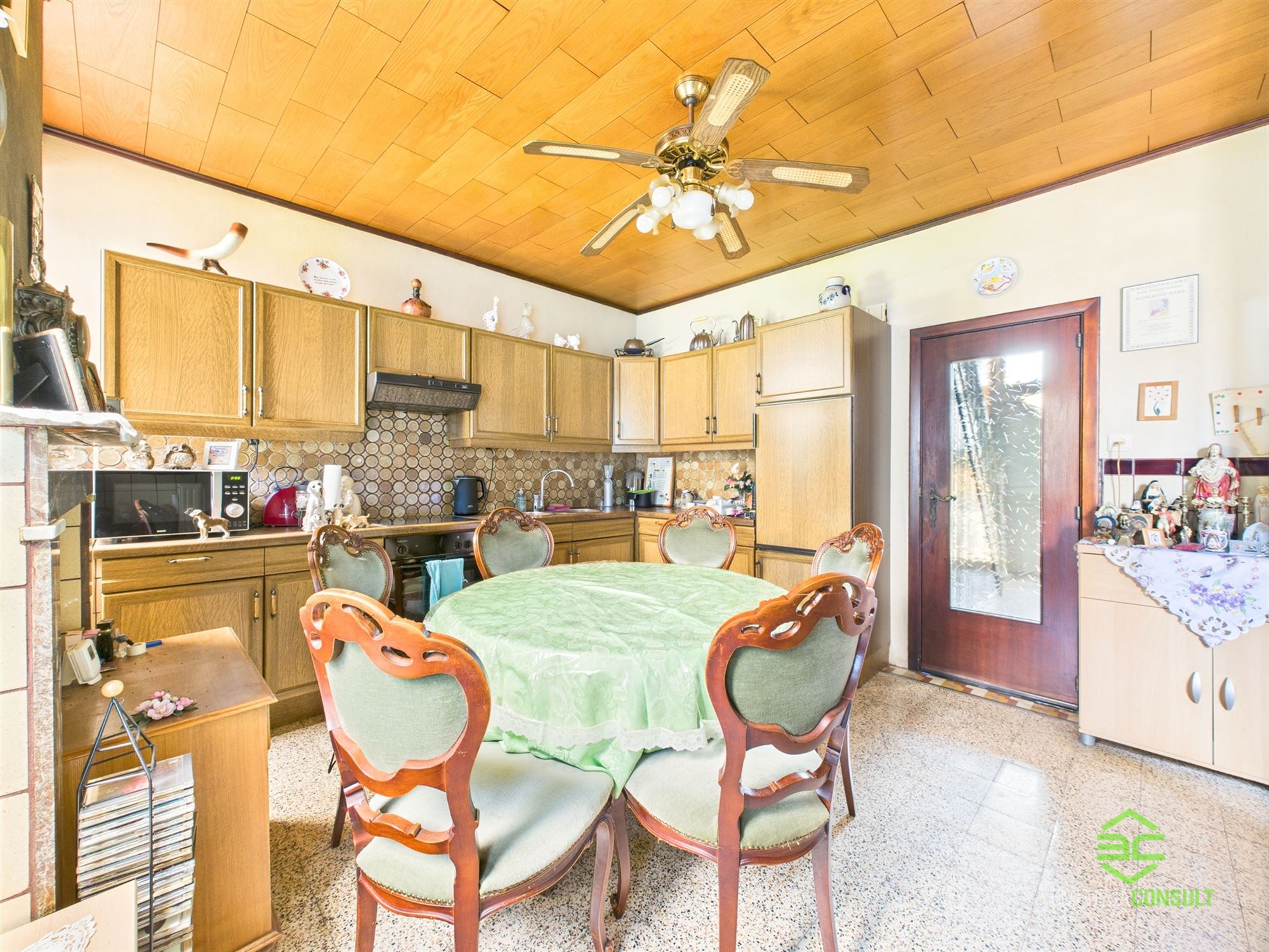 Op te frissen gezinswoning met 3slpk in Montenaken! foto 6