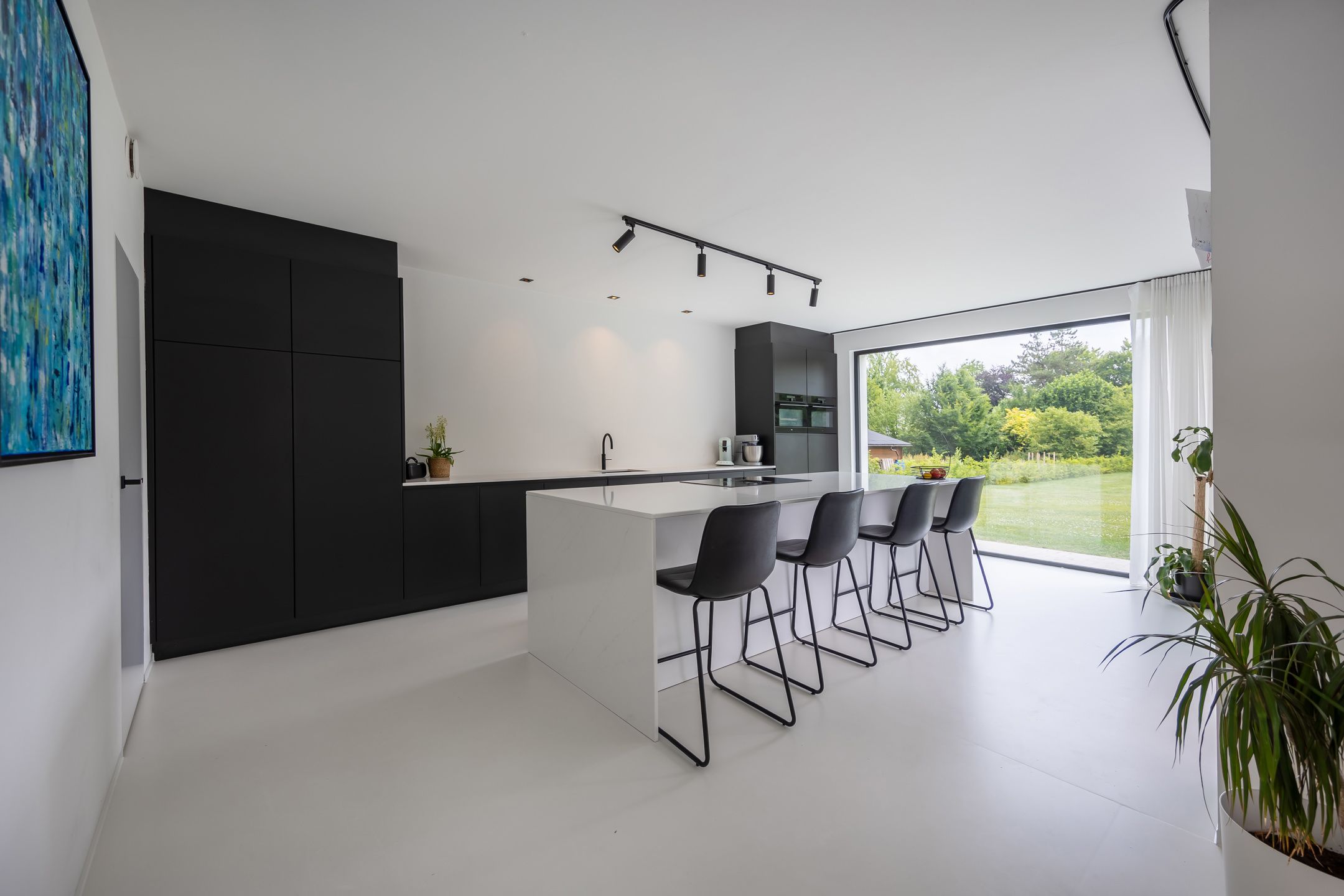 Moderne, recente villa met grote tuin en veel lichtinval foto 19