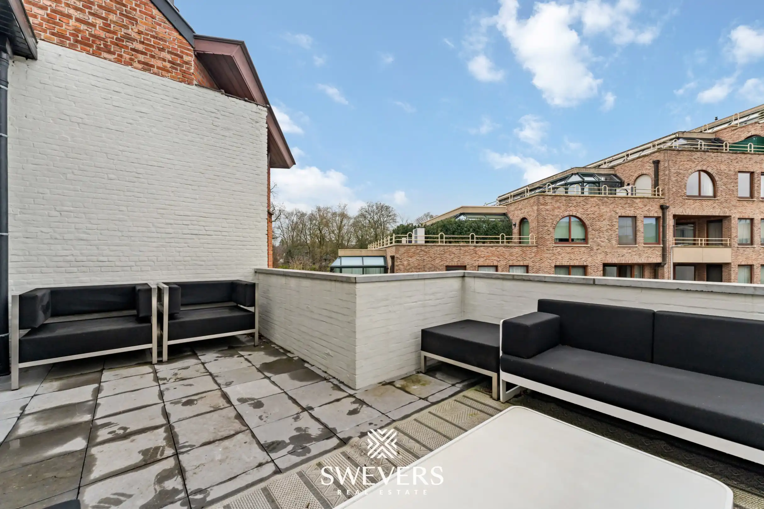 Exclusief gerenoveerde stadswoning met garage en drie terrassen in hartje Hasselt foto 30