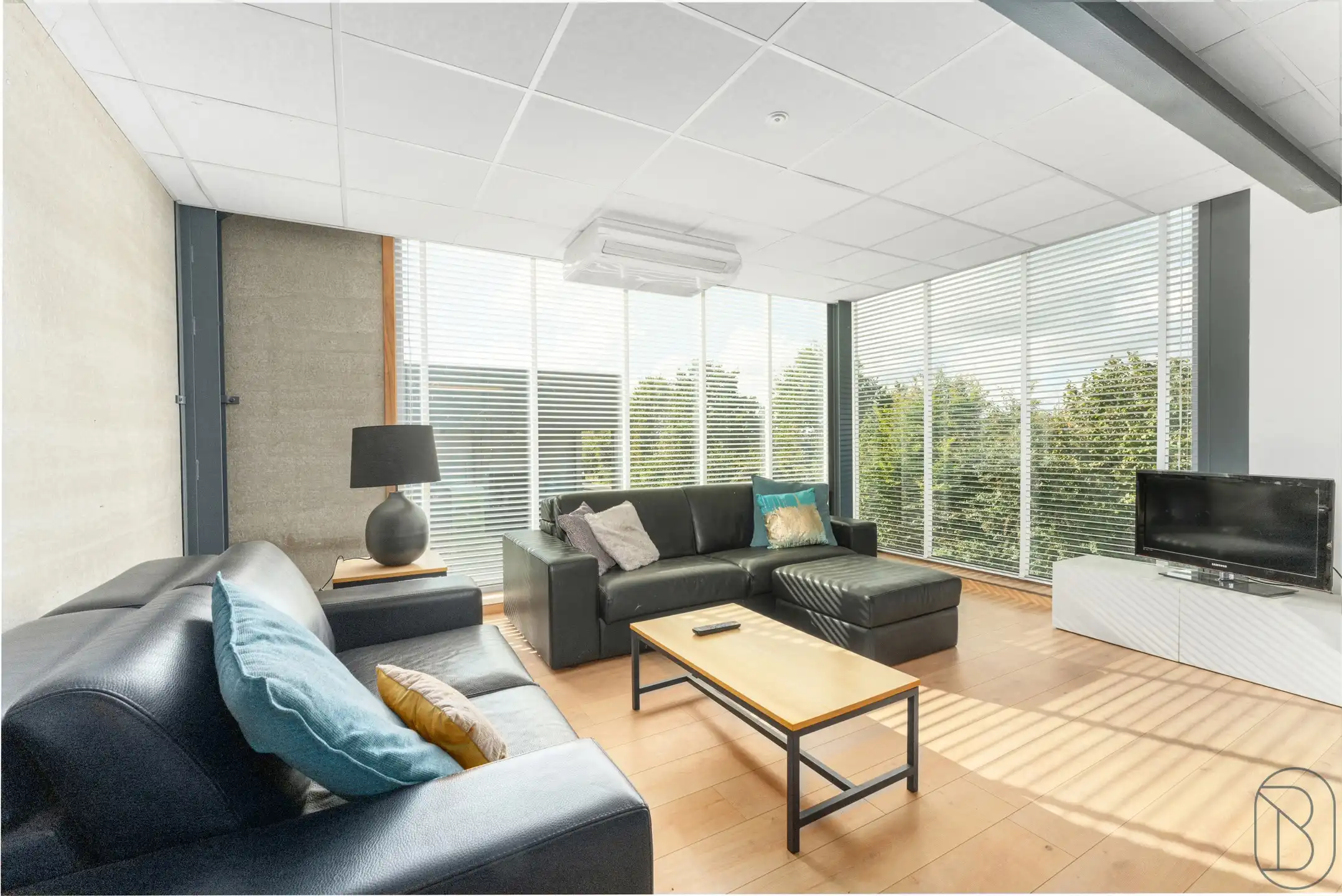 Leuke KMO-unit met woongedeelte foto 12