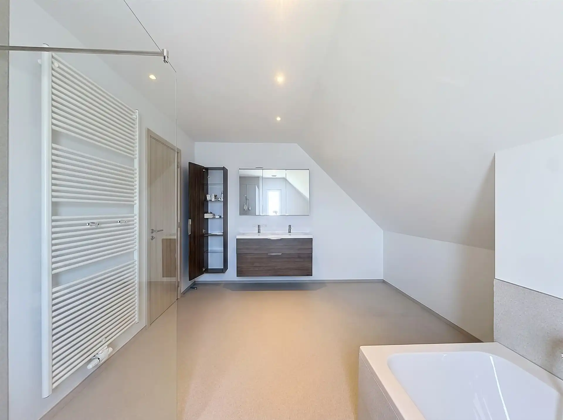 3 slaapkamer appartement met ruim terras en 2 autostaanplaatsen foto 12