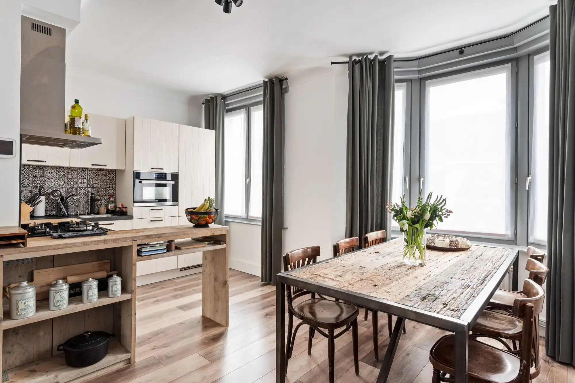 Trendy instapklaar appartement met twee slaapkamers én terras in Essen! foto 5