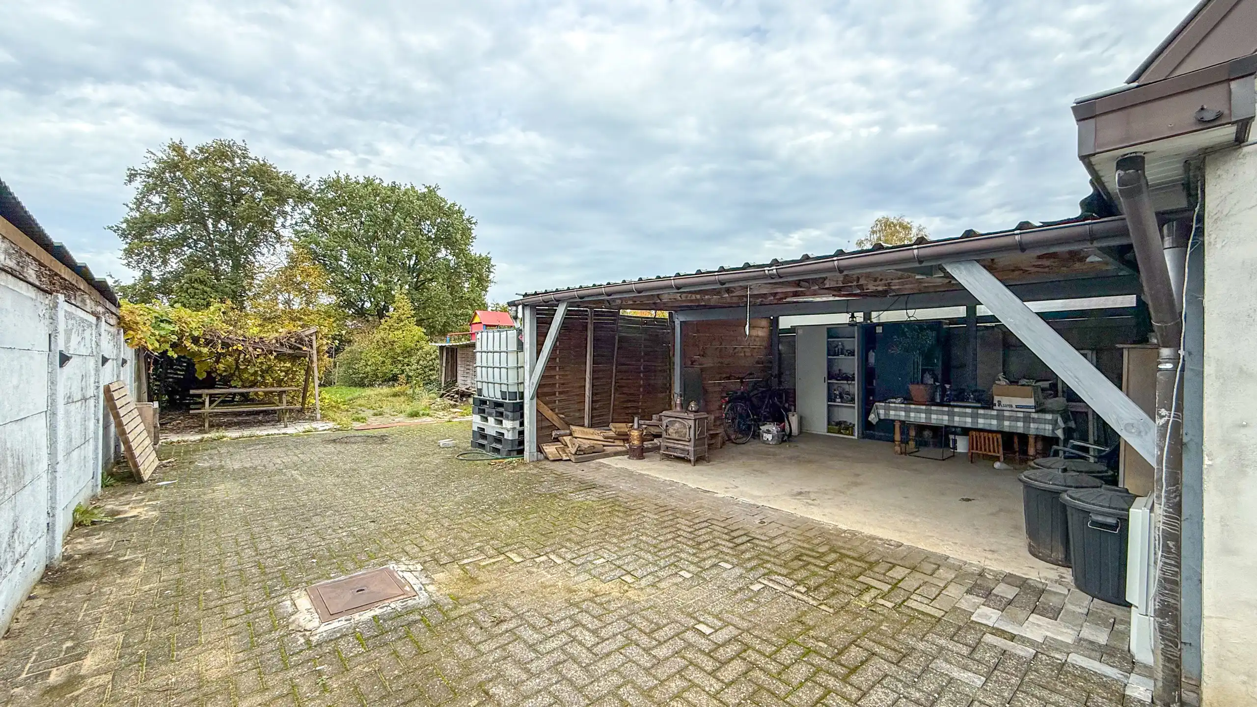 Half open gezinswoning, centraal gelegen, met 3 slaapkamers! foto 24