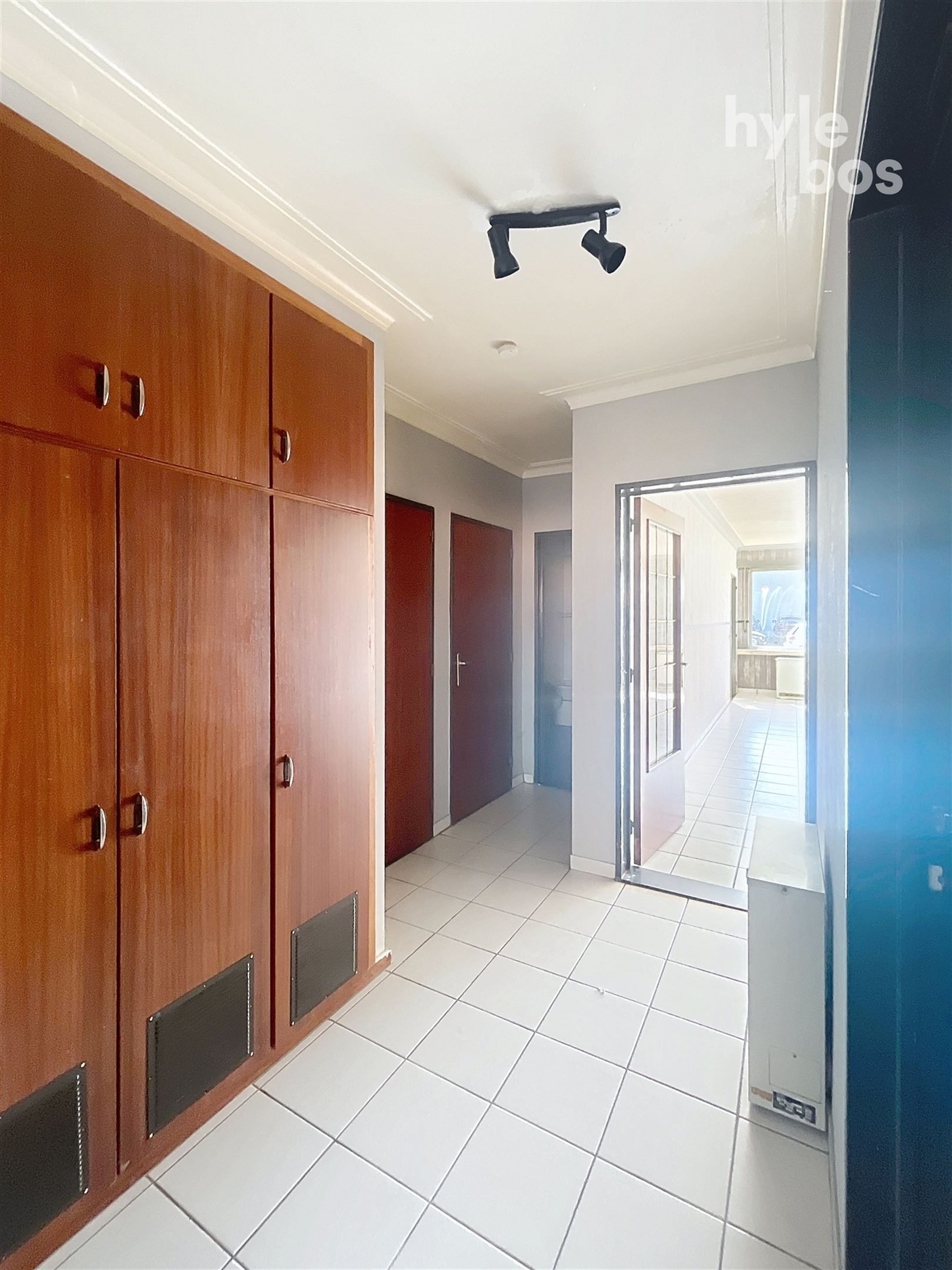 Gelijkvloers 2 slaapkamer appartement met tuin en garage foto 6
