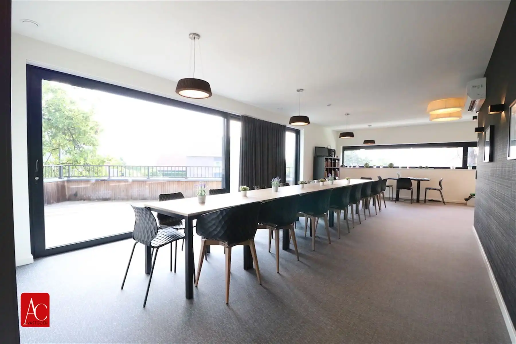 Serviceflat in recent complex met garage foto 14
