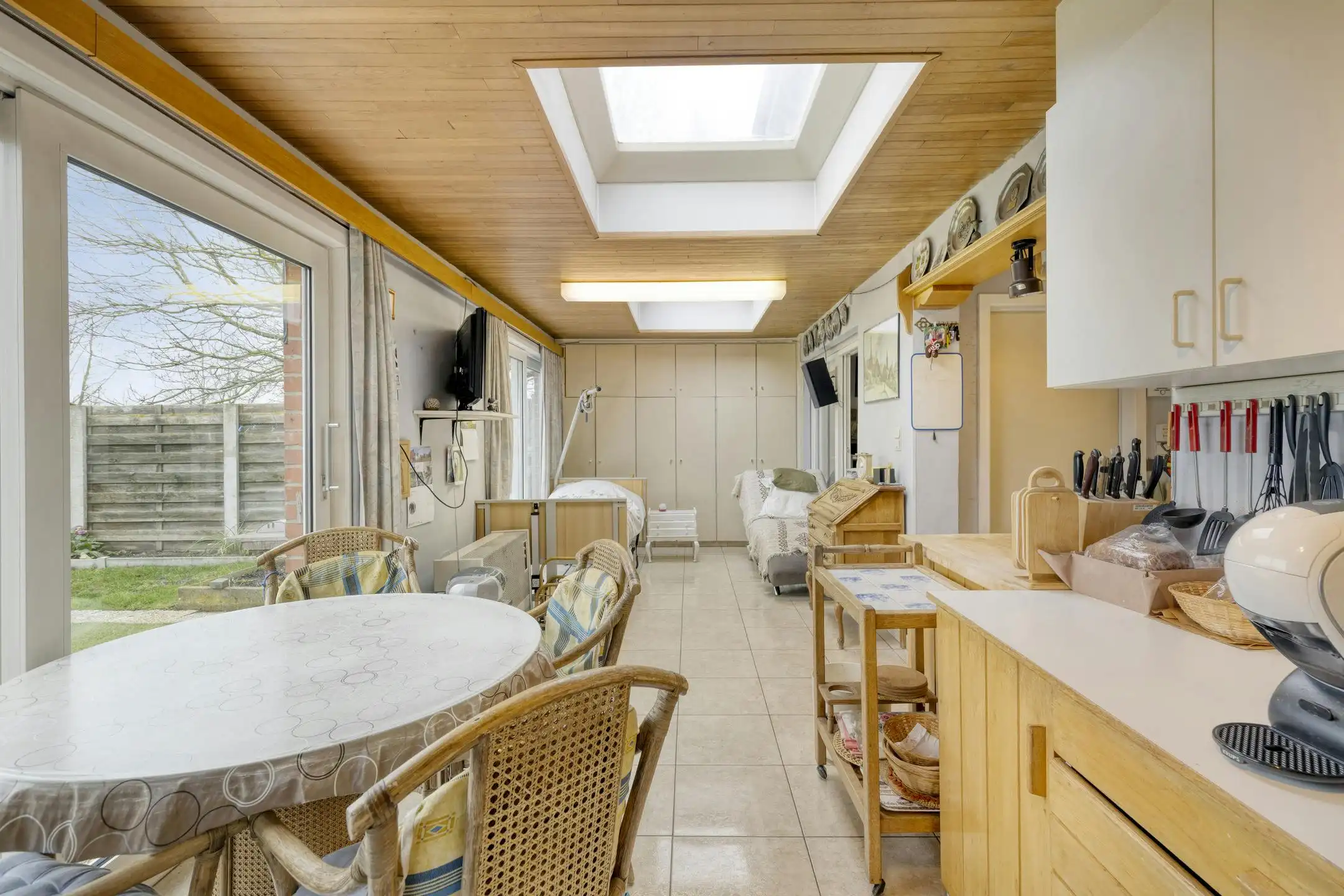 Ruime halfopen woning met 4 slaapkamers op 558m² te Veurne. foto 17