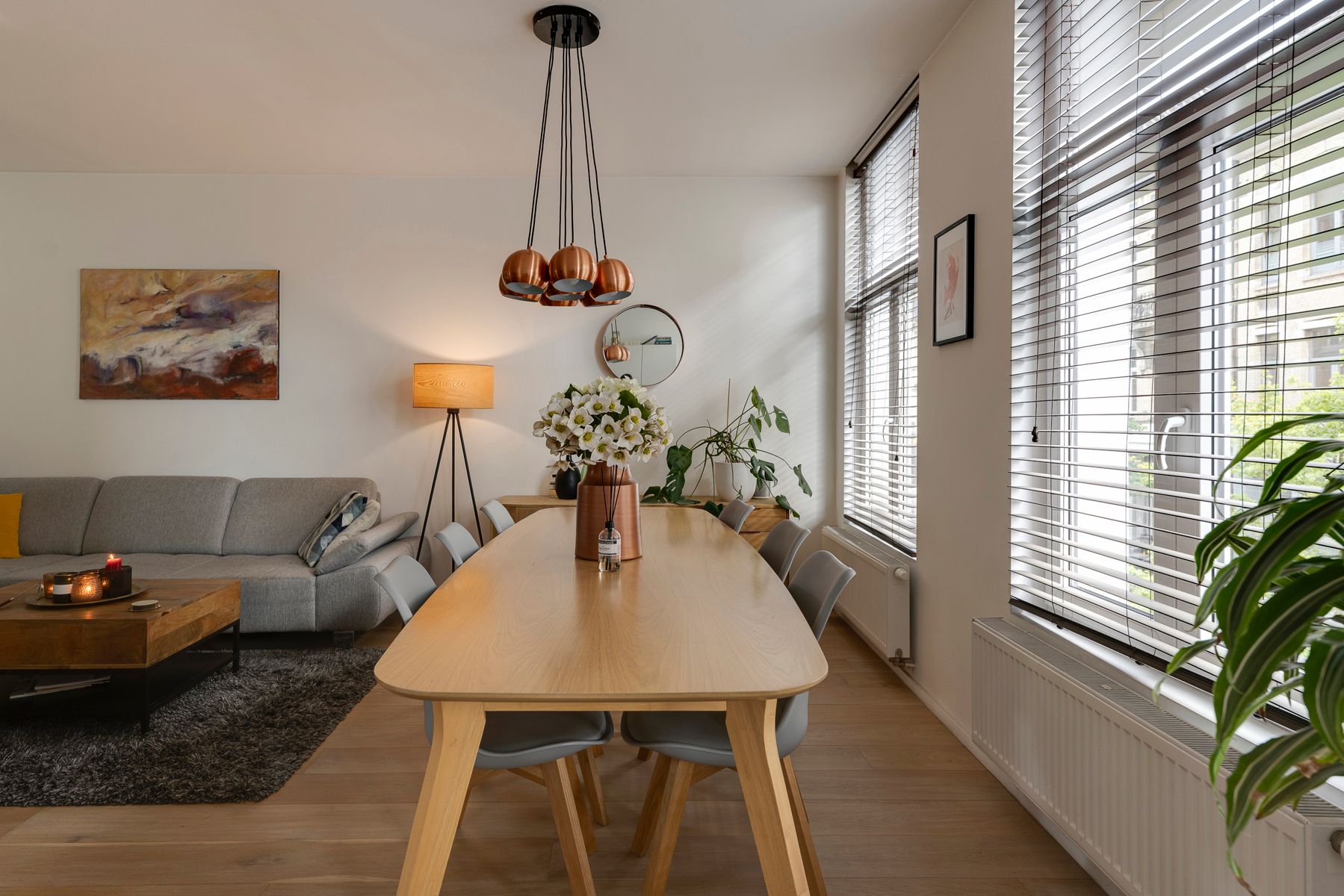 Instapklaar appartement met groot terras in Slachthuiswijk foto 2
