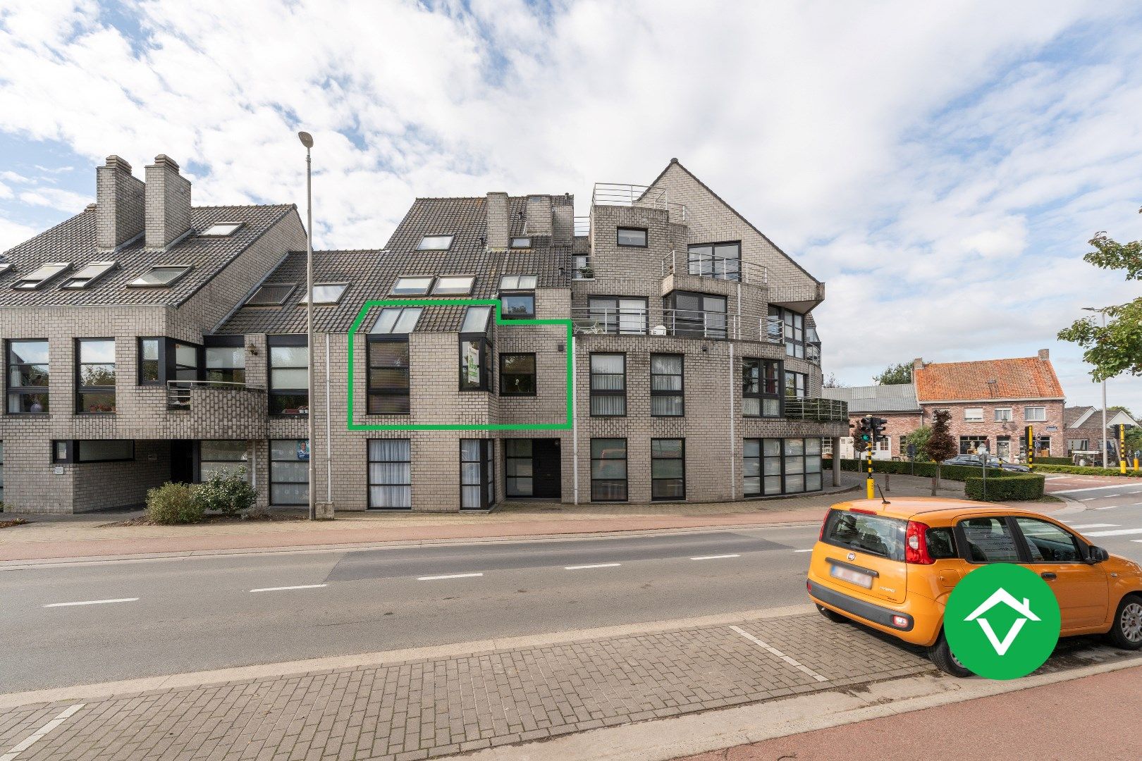 Lichtrijk appartement met 2 slaapkamers en garage foto 1