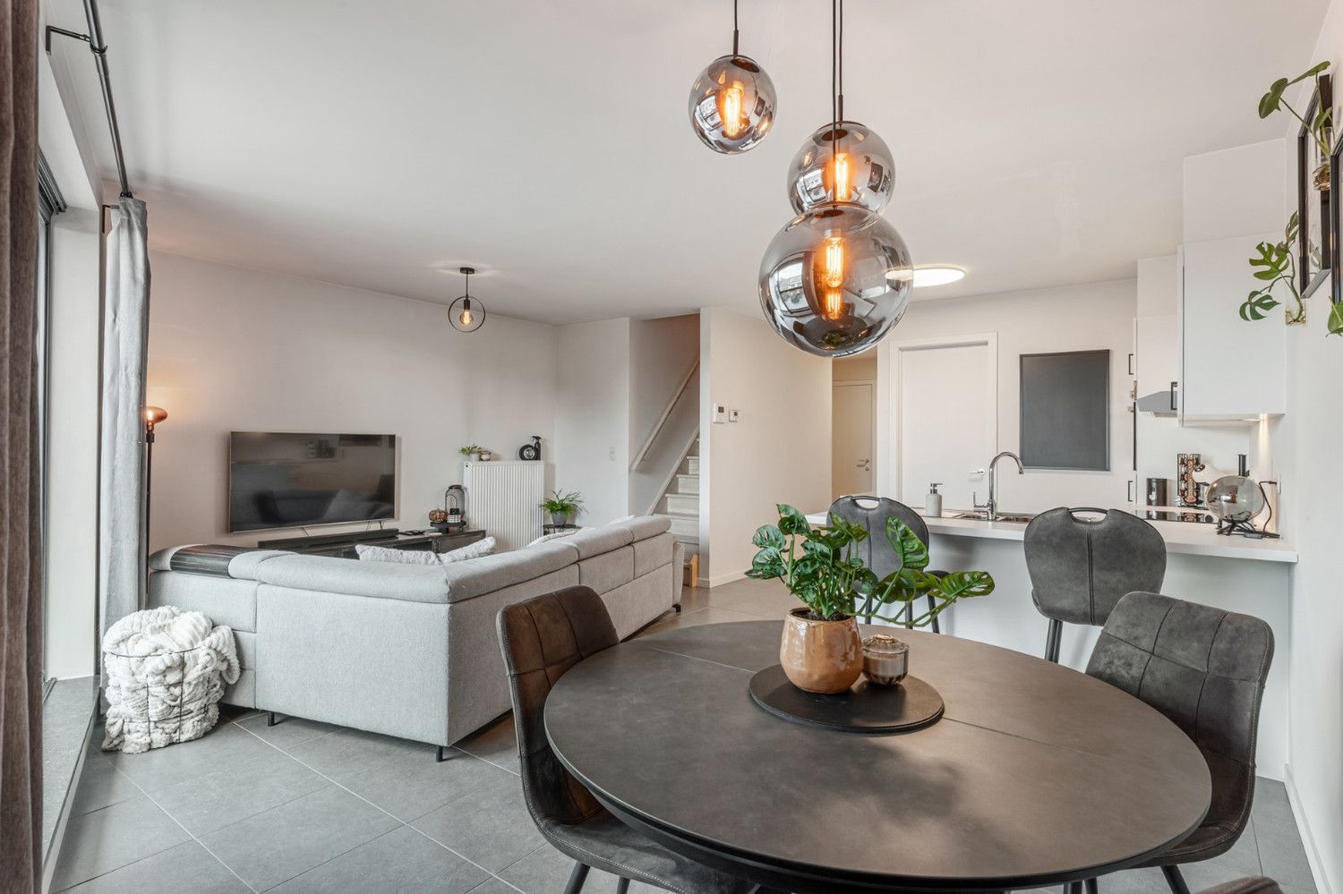 Modern en licht Duplexappartement met 3 slk berging en autostpl foto 6