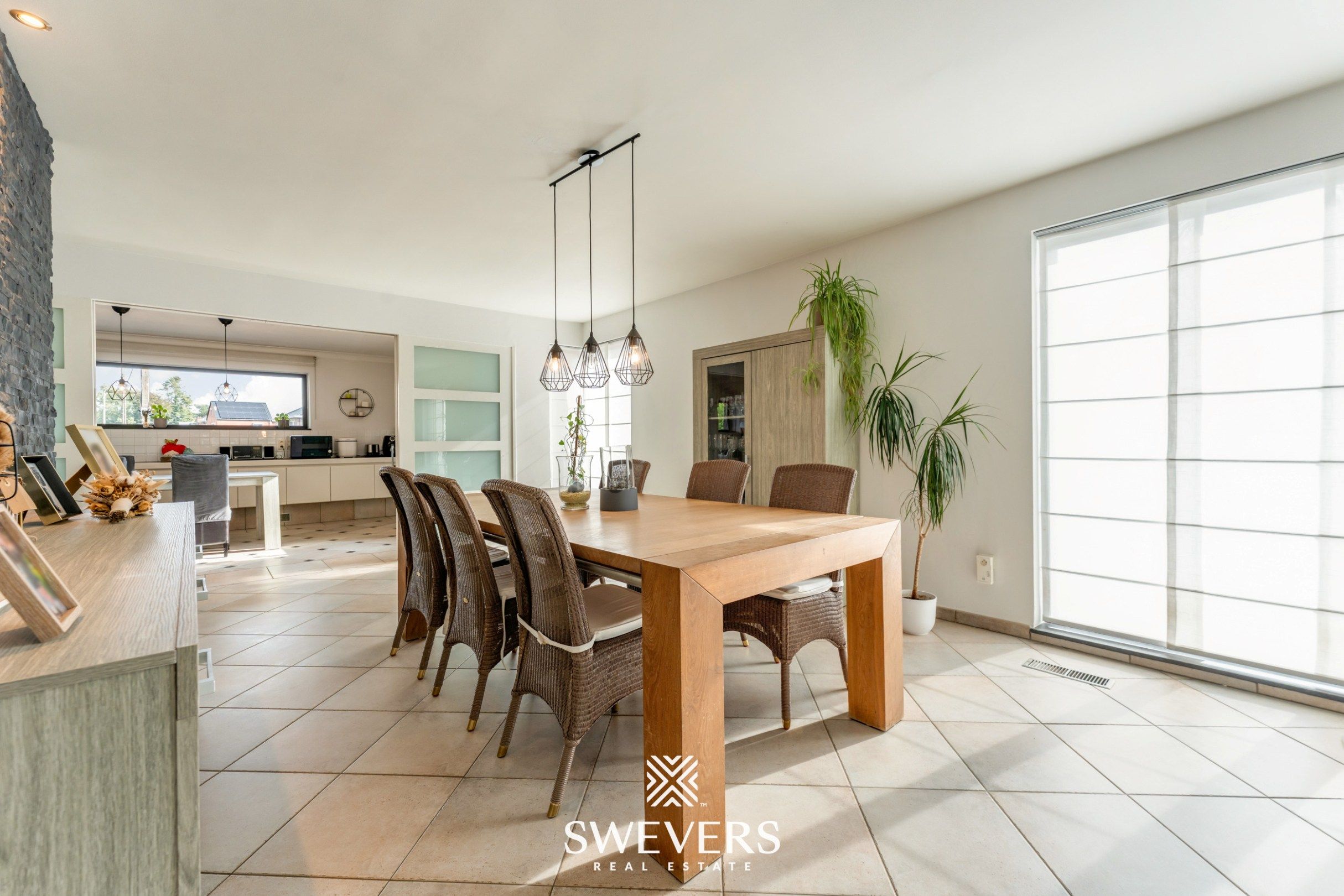 Knusse, hedendaagse gezinswoning met warme indeling en grote, zonnige tuin foto 8