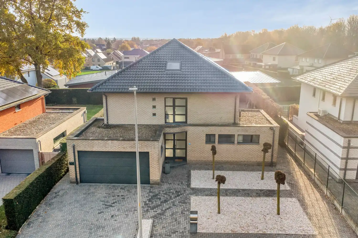 Ruime, energiezuinige gezinswoning met ingebouwd zwembad op toplocatie in Lanaken foto 5