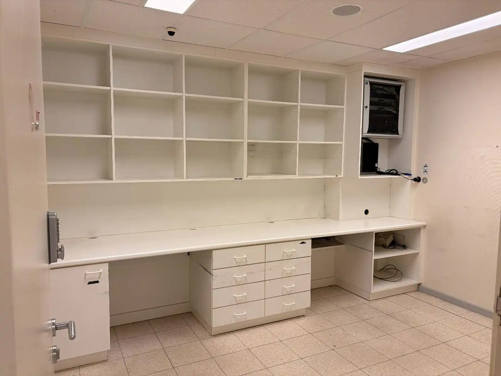 Handelspand van 1.214 m² te huur op retailpark in Lokeren foto 12