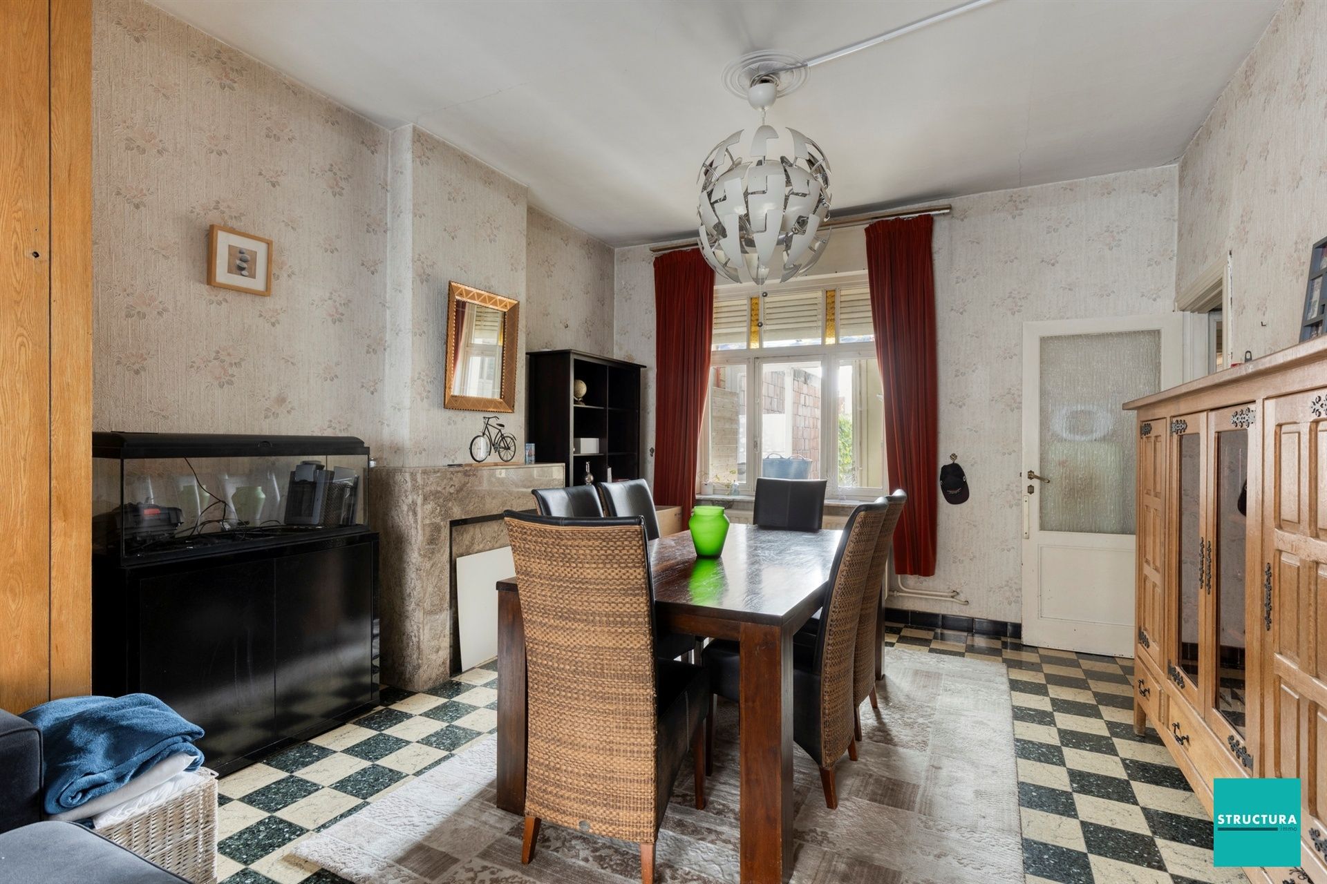 Ruime woning met potentieel in hartje Merchtem
 foto 5