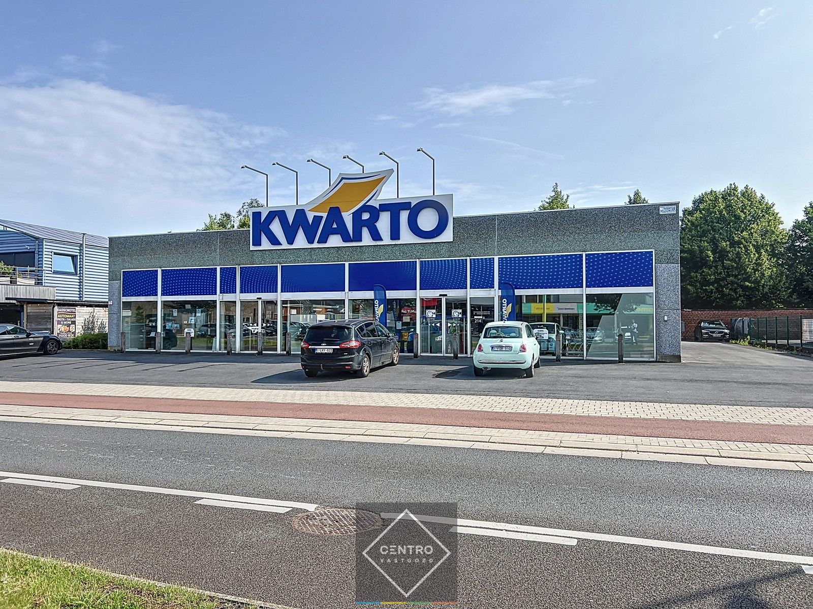 TOP-locatie: WINKEL, OPSLAGRUIMTE én KANTOOR (± 672 m²), met etalage van 24m breedte langs de WESTLAAN! foto 2