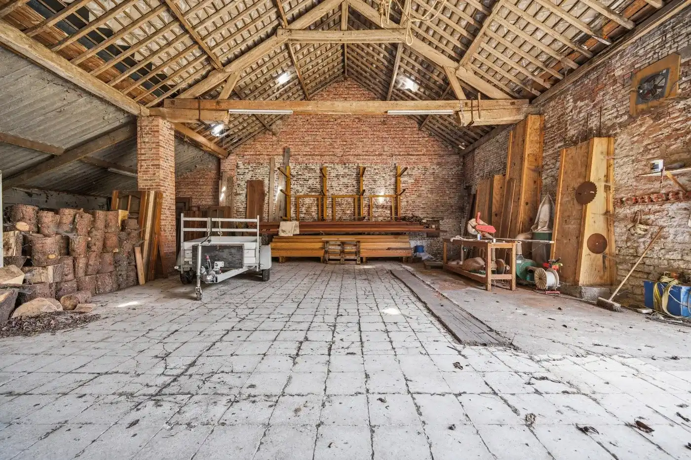 Loods met garage en tuin op ruim perceel van 827 m² foto 7