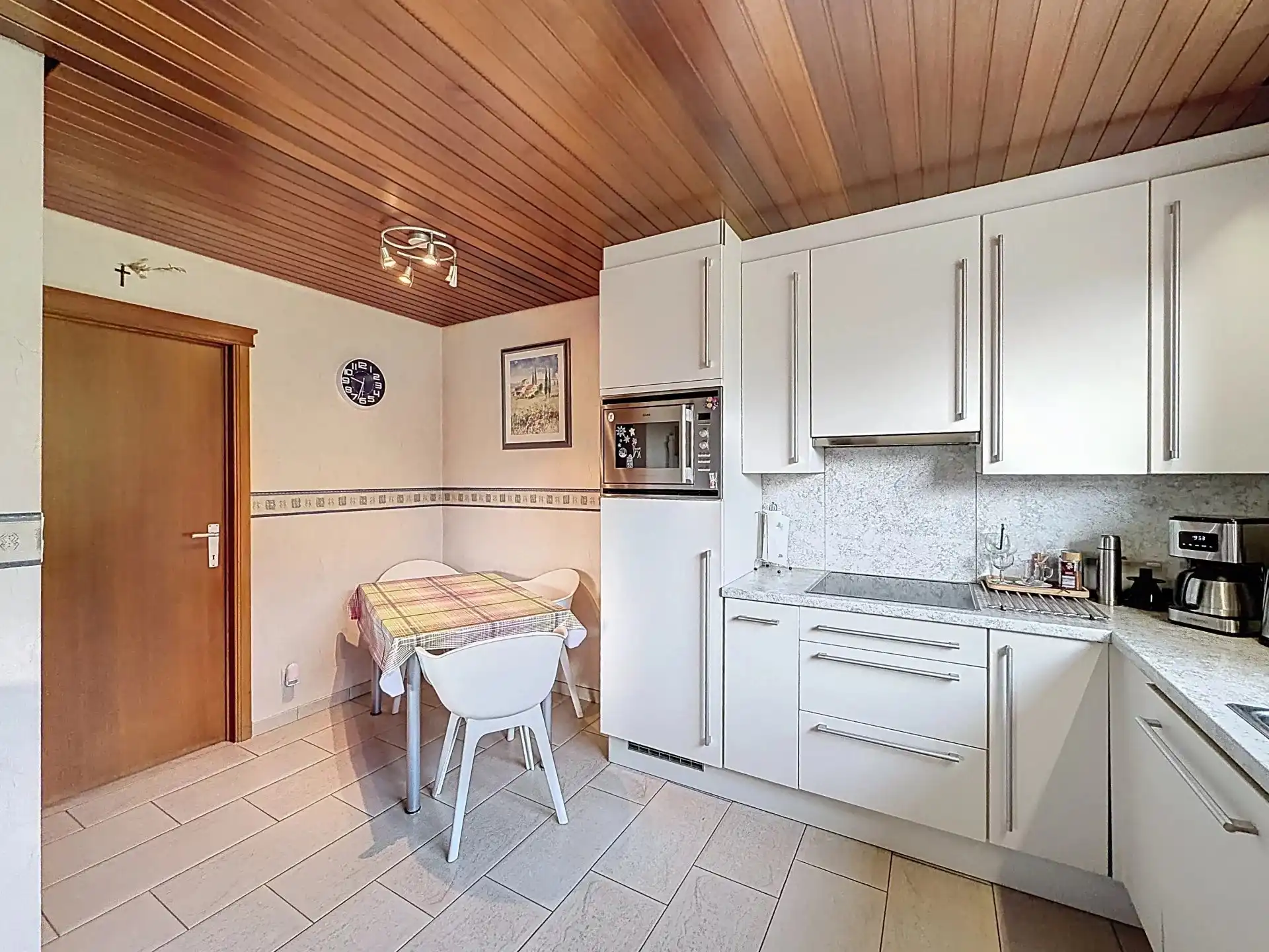 Verzorgde woning met 3 slaapkamers op mooi perceel. foto 14