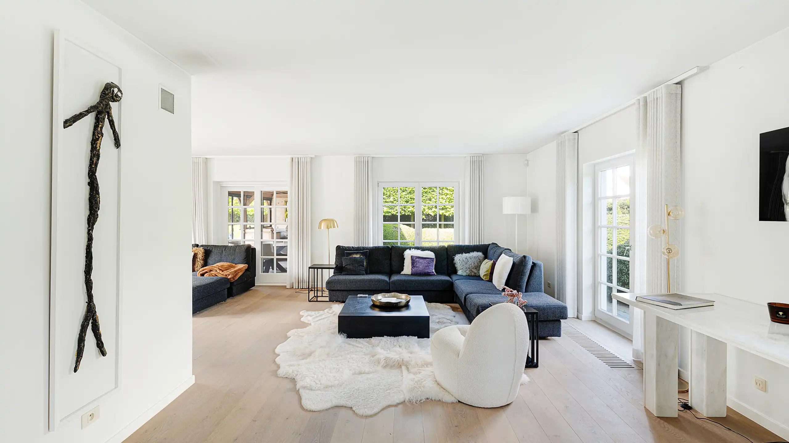 Exclusieve villa met zwembad op een residentiële topligging foto 4